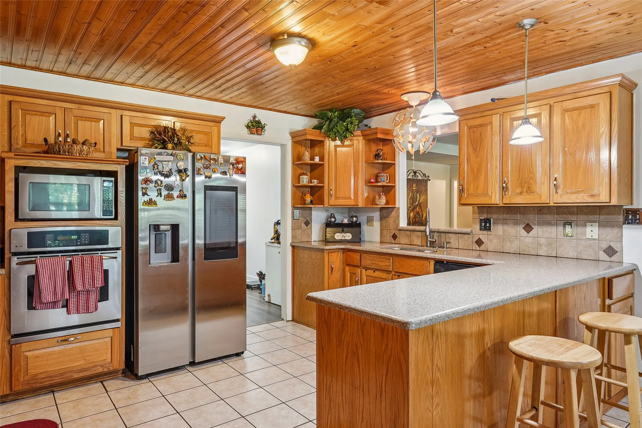 Single Family Residence For Sale in Ellis County , 211 Ashford Lane, Midlothian, Texas 76065, 3 Bedrooms, 2 Bathrooms, 2 Garage spaces, 2,165 Sqft, built in 1997, Price $408,000, mls#21256500, Real Estate Agent in Midlothian, Homes For Sale in Ellis county, Homes For Sale in Midlothian, Realtor in Midlothian Texas, Real Estate Brokerage Independent Realty Texas, Luminita Cordes Realtor