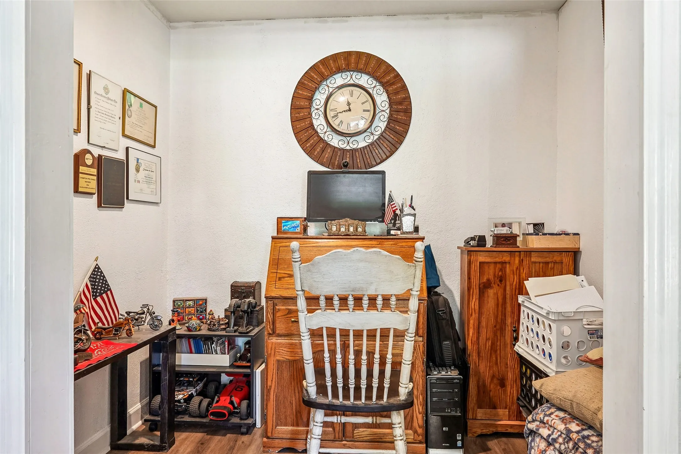Single Family Residence For Sale in Ellis County , 211 Ashford Lane, Midlothian, Texas 76065, 3 Bedrooms, 2 Bathrooms, 2 Garage spaces, 2,165 Sqft, built in 1997, Price $408,000, mls#21256500, Real Estate Agent in Midlothian, Homes For Sale in Ellis county, Homes For Sale in Midlothian, Realtor in Midlothian Texas, Real Estate Brokerage Independent Realty Texas, Luminita Cordes Realtor