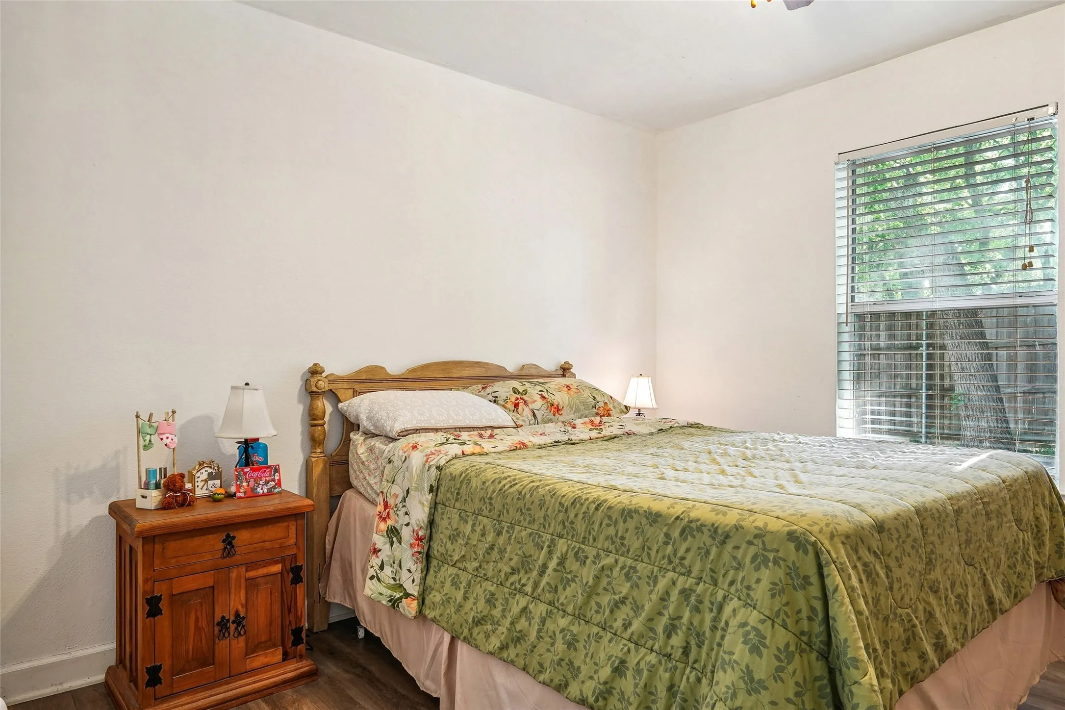 Single Family Residence For Sale in Ellis County , 211 Ashford Lane, Midlothian, Texas 76065, 3 Bedrooms, 2 Bathrooms, 2 Garage spaces, 2,165 Sqft, built in 1997, Price $408,000, mls#21256500, Real Estate Agent in Midlothian, Homes For Sale in Ellis county, Homes For Sale in Midlothian, Realtor in Midlothian Texas, Real Estate Brokerage Independent Realty Texas, Luminita Cordes Realtor
