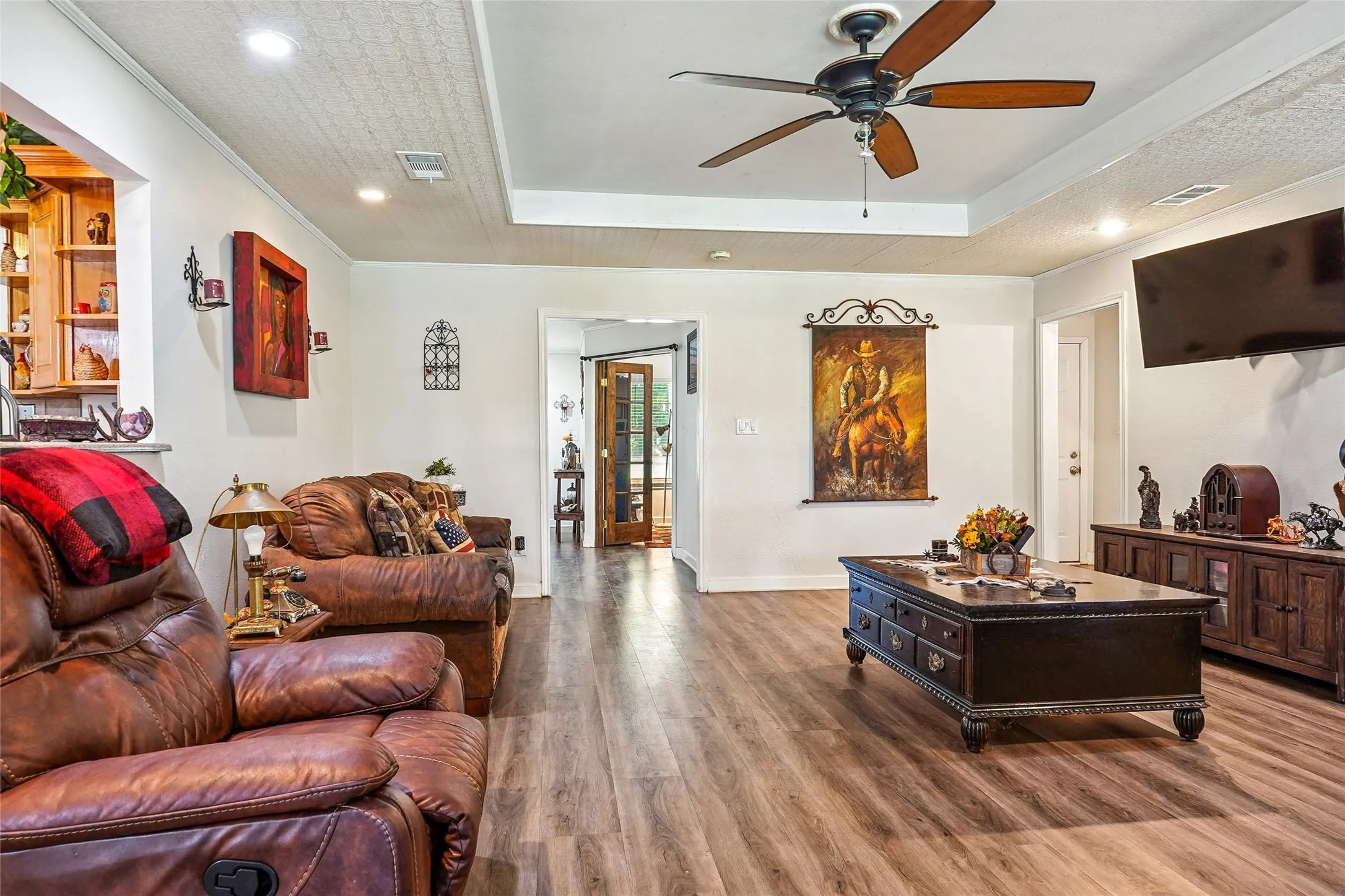 Single Family Residence For Sale in Ellis County , 211 Ashford Lane, Midlothian, Texas 76065, 3 Bedrooms, 2 Bathrooms, 2 Garage spaces, 2,165 Sqft, built in 1997, Price $408,000, mls#21256500, Real Estate Agent in Midlothian, Homes For Sale in Ellis county, Homes For Sale in Midlothian, Realtor in Midlothian Texas, Real Estate Brokerage Independent Realty Texas, Luminita Cordes Realtor