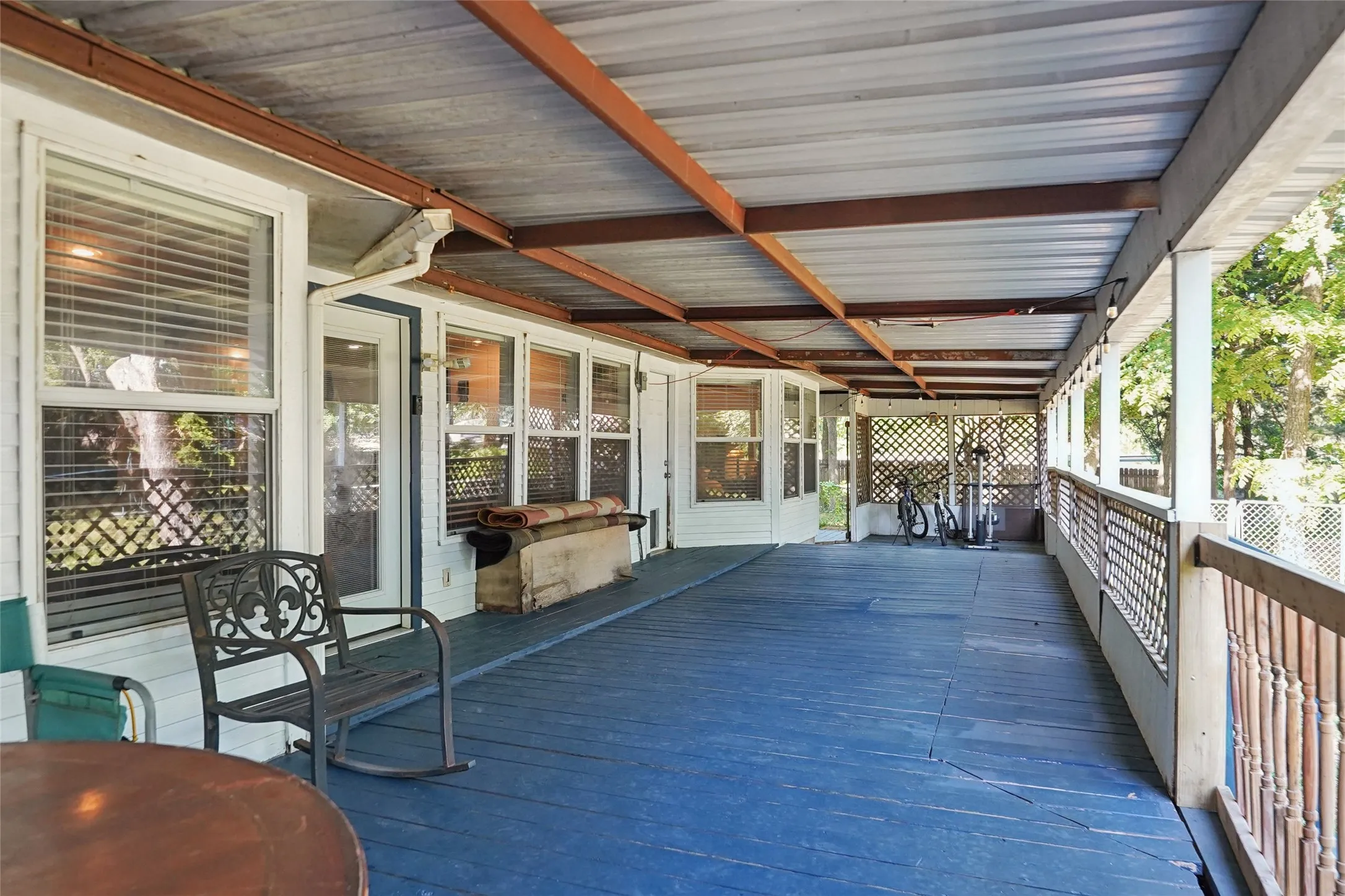 Single Family Residence For Sale in Ellis County , 211 Ashford Lane, Midlothian, Texas 76065, 3 Bedrooms, 2 Bathrooms, 2 Garage spaces, 2,165 Sqft, built in 1997, Price $408,000, mls#21256500, Real Estate Agent in Midlothian, Homes For Sale in Ellis county, Homes For Sale in Midlothian, Realtor in Midlothian Texas, Real Estate Brokerage Independent Realty Texas, Luminita Cordes Realtor