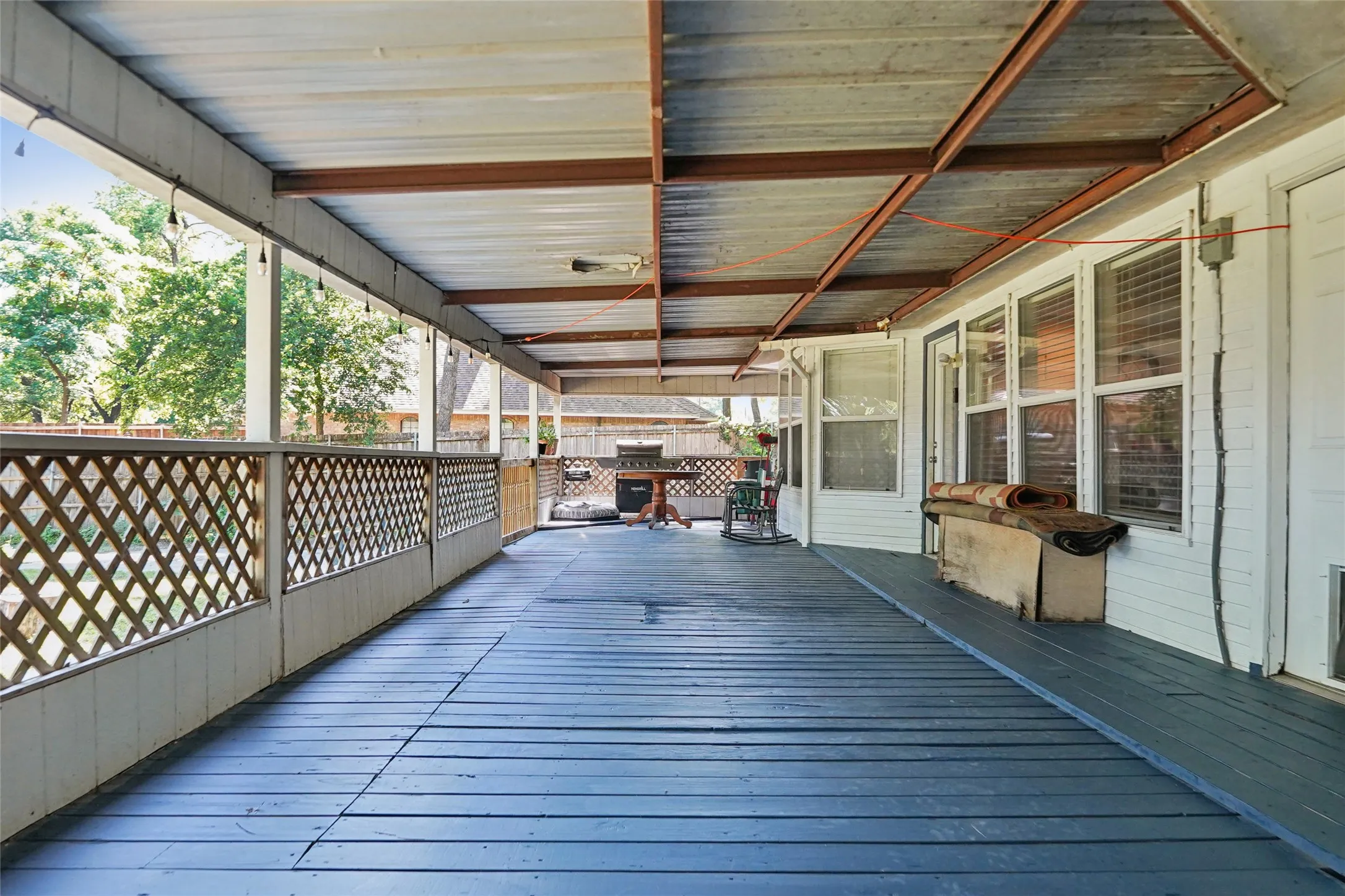 Single Family Residence For Sale in Ellis County , 211 Ashford Lane, Midlothian, Texas 76065, 3 Bedrooms, 2 Bathrooms, 2 Garage spaces, 2,165 Sqft, built in 1997, Price $408,000, mls#21256500, Real Estate Agent in Midlothian, Homes For Sale in Ellis county, Homes For Sale in Midlothian, Realtor in Midlothian Texas, Real Estate Brokerage Independent Realty Texas, Luminita Cordes Realtor
