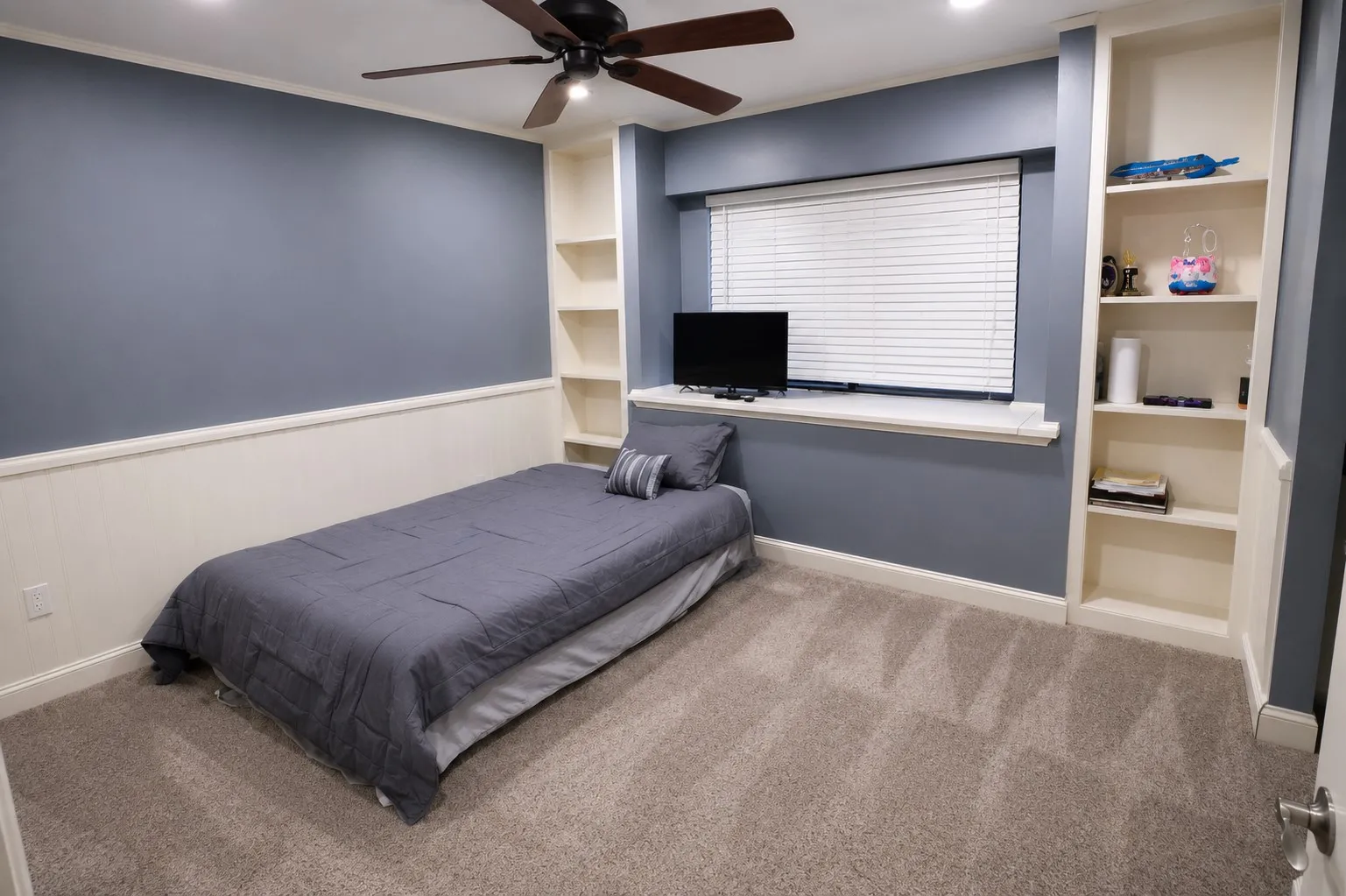 Single Family Residence For Sale in Tarrant County , 3302 Westgrove Drive, Arlington, Texas 76001, 5 Bedroom, 4 Bathroom, 2 Garage spaces, 2,341 Sqft, built in 1985, mls#21273553, Real Estate Agent in Arlington, Homes For Sale in Tarrant county, Homes For Sale in Arlington, Realtor in Arlington Texas, Real Estate Brokerage Independent Realty Texas, Luminita Cordes Realtor