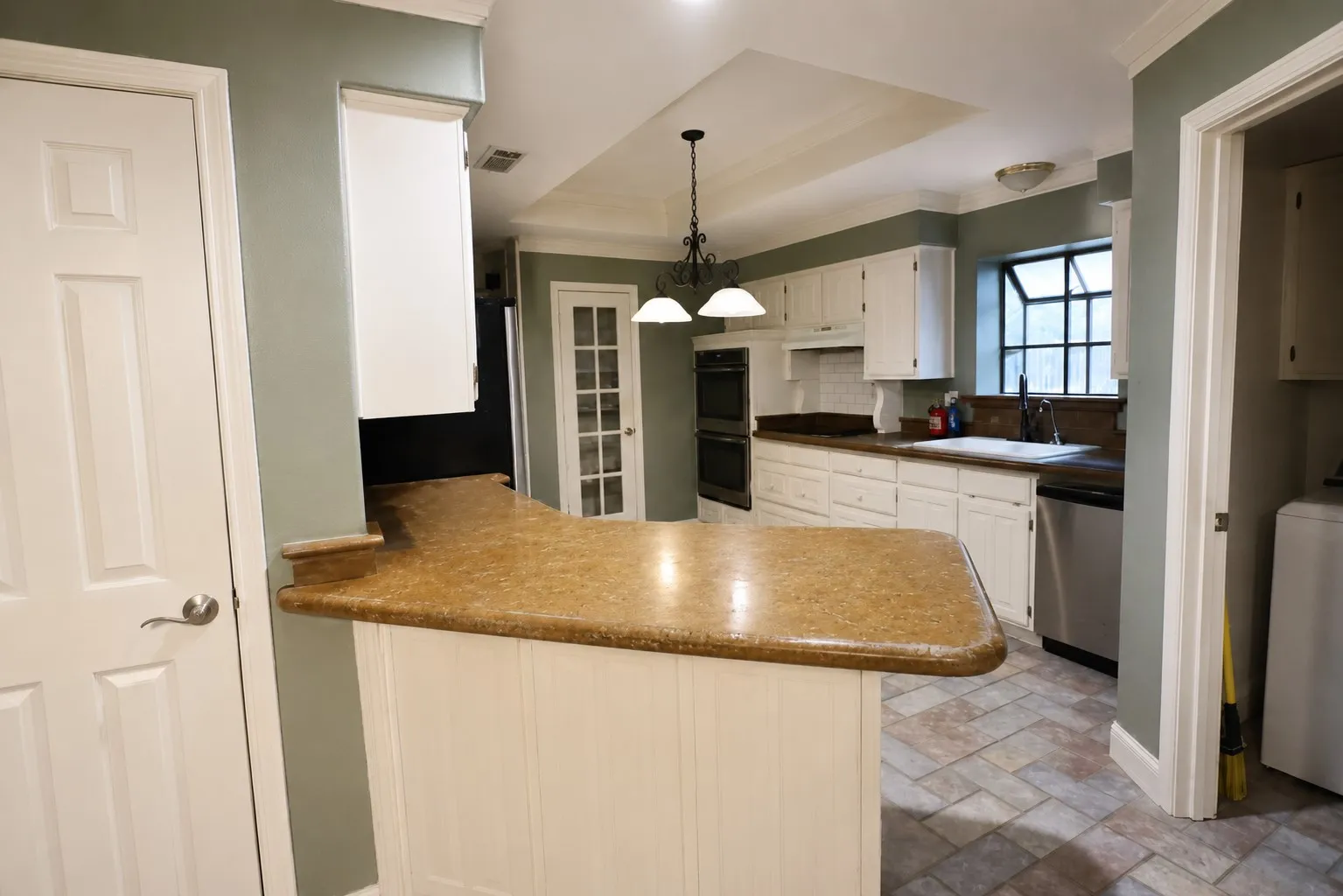 Single Family Residence For Sale in Tarrant County , 3302 Westgrove Drive, Arlington, Texas 76001, 5 Bedroom, 4 Bathroom, 2 Garage spaces, 2,341 Sqft, built in 1985, mls#21273553, Real Estate Agent in Arlington, Homes For Sale in Tarrant county, Homes For Sale in Arlington, Realtor in Arlington Texas, Real Estate Brokerage Independent Realty Texas, Luminita Cordes Realtor