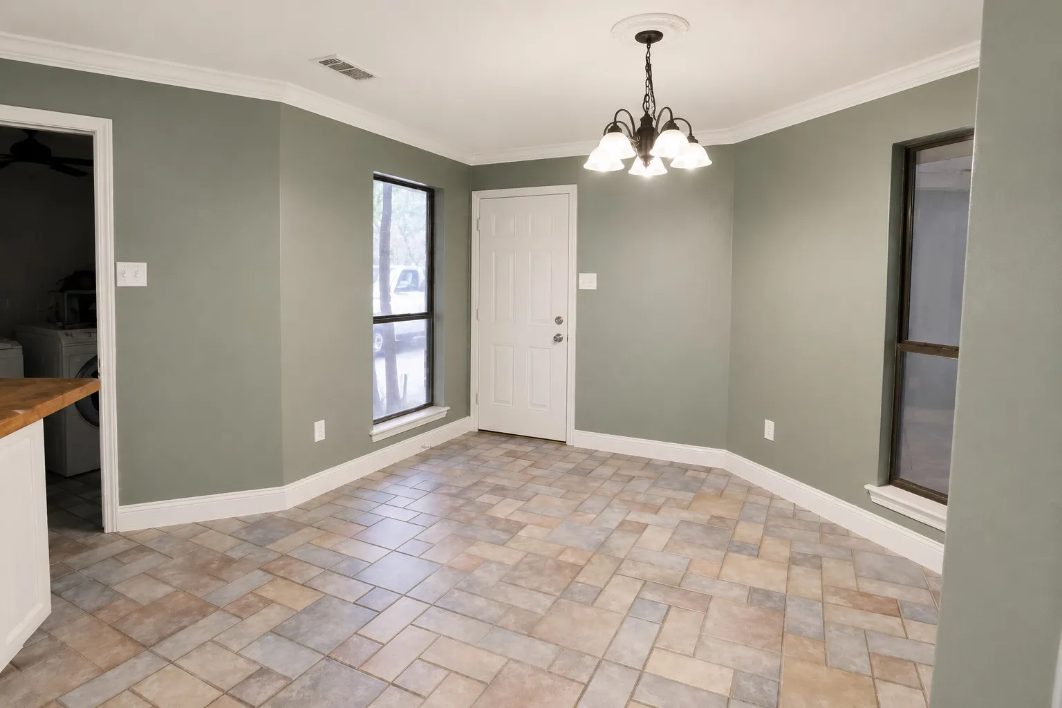 Single Family Residence For Sale in Tarrant County , 3302 Westgrove Drive, Arlington, Texas 76001, 5 Bedroom, 4 Bathroom, 2 Garage spaces, 2,341 Sqft, built in 1985, mls#21273553, Real Estate Agent in Arlington, Homes For Sale in Tarrant county, Homes For Sale in Arlington, Realtor in Arlington Texas, Real Estate Brokerage Independent Realty Texas, Luminita Cordes Realtor