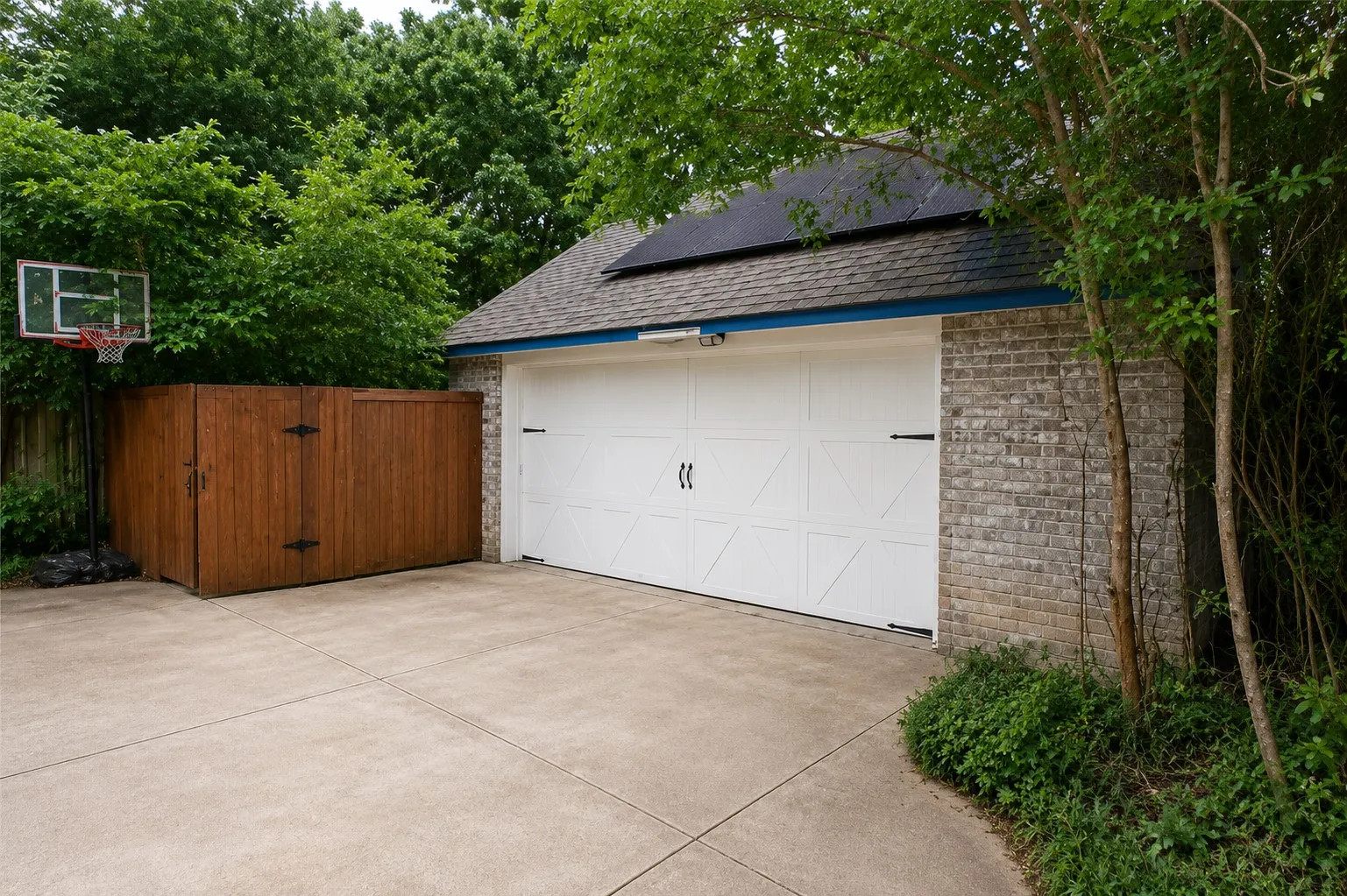 Single Family Residence For Sale in Tarrant County , 3302 Westgrove Drive, Arlington, Texas 76001, 5 Bedroom, 4 Bathroom, 2 Garage spaces, 2,341 Sqft, built in 1985, mls#21273553, Real Estate Agent in Arlington, Homes For Sale in Tarrant county, Homes For Sale in Arlington, Realtor in Arlington Texas, Real Estate Brokerage Independent Realty Texas, Luminita Cordes Realtor