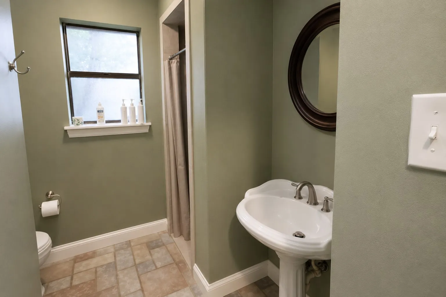 Single Family Residence For Sale in Tarrant County , 3302 Westgrove Drive, Arlington, Texas 76001, 5 Bedroom, 4 Bathroom, 2 Garage spaces, 2,341 Sqft, built in 1985, mls#21273553, Real Estate Agent in Arlington, Homes For Sale in Tarrant county, Homes For Sale in Arlington, Realtor in Arlington Texas, Real Estate Brokerage Independent Realty Texas, Luminita Cordes Realtor