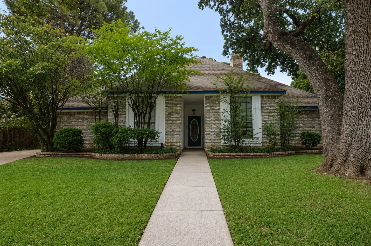 Single Family Residence For Sale in Tarrant County , 3302 Westgrove Drive, Arlington, Texas 76001, 5 Bedroom, 4 Bathroom, 2 Garage spaces, 2,341 Sqft, built in 1985, mls#21273553, Real Estate Agent in Arlington, Homes For Sale in Tarrant county, Homes For Sale in Arlington, Realtor in Arlington Texas, Real Estate Brokerage Independent Realty Texas, Luminita Cordes Realtor
