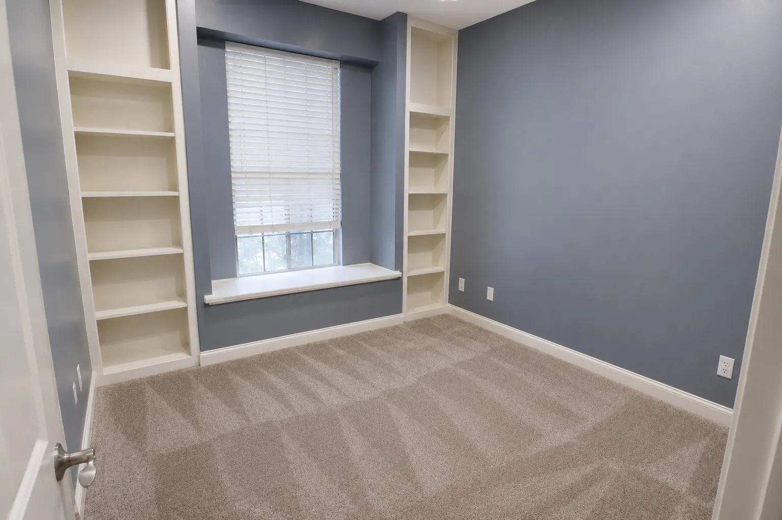 Single Family Residence For Sale in Tarrant County , 3302 Westgrove Drive, Arlington, Texas 76001, 5 Bedroom, 4 Bathroom, 2 Garage spaces, 2,341 Sqft, built in 1985, mls#21273553, Real Estate Agent in Arlington, Homes For Sale in Tarrant county, Homes For Sale in Arlington, Realtor in Arlington Texas, Real Estate Brokerage Independent Realty Texas, Luminita Cordes Realtor