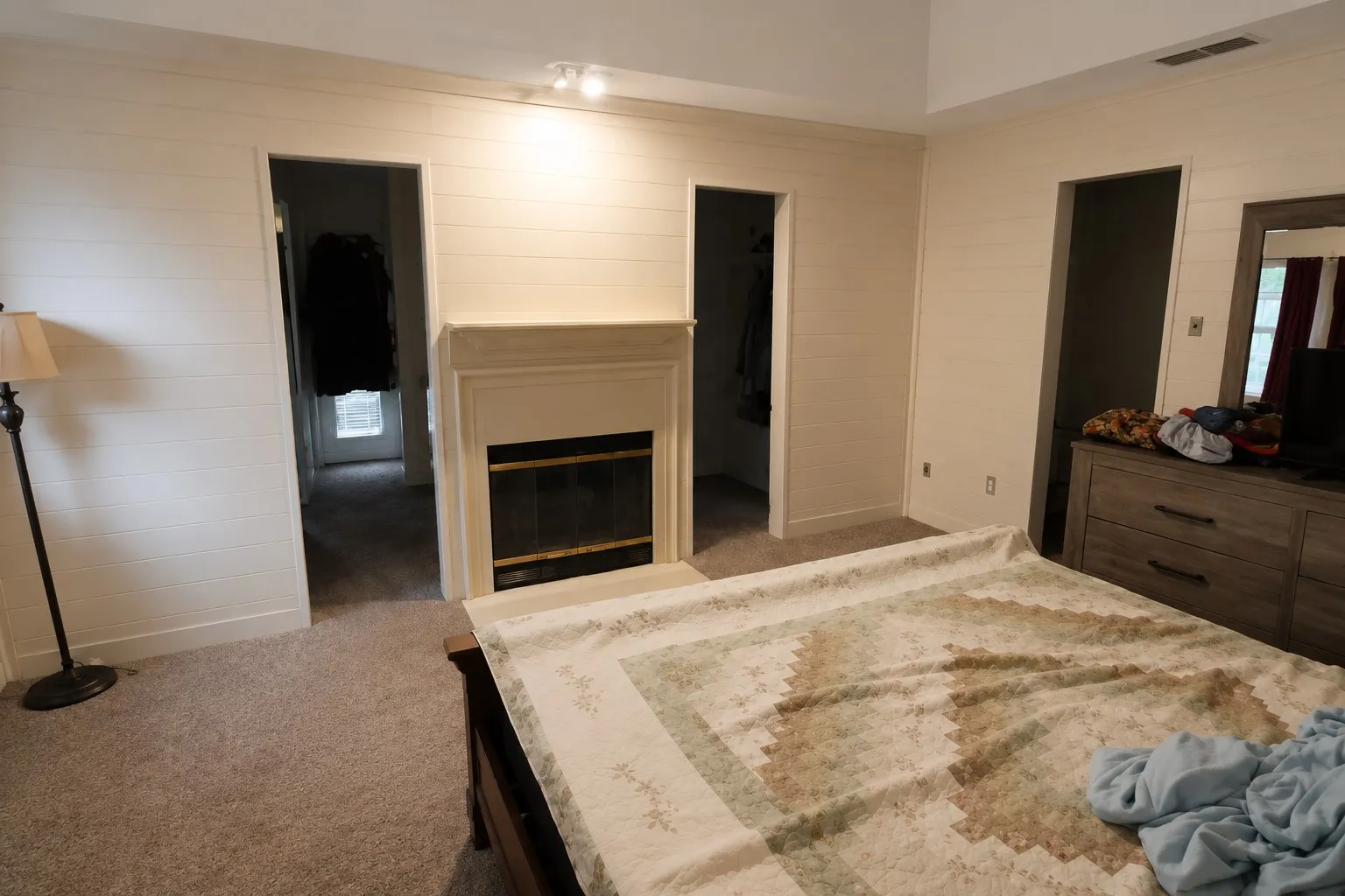 Single Family Residence For Sale in Tarrant County , 3302 Westgrove Drive, Arlington, Texas 76001, 5 Bedroom, 4 Bathroom, 2 Garage spaces, 2,341 Sqft, built in 1985, mls#21273553, Real Estate Agent in Arlington, Homes For Sale in Tarrant county, Homes For Sale in Arlington, Realtor in Arlington Texas, Real Estate Brokerage Independent Realty Texas, Luminita Cordes Realtor