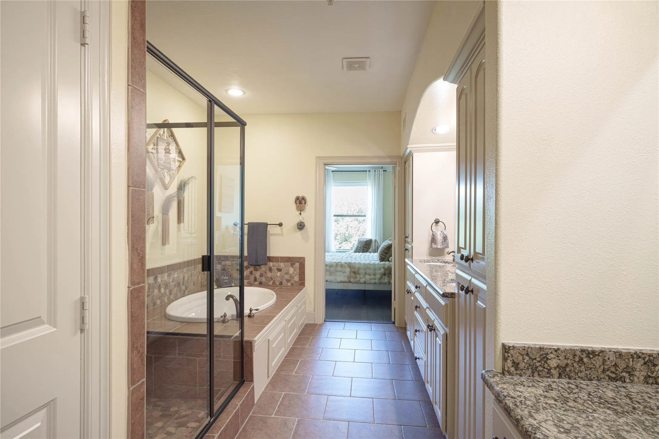 Condominium For Sale in Denton County , 500 Waters Edge Drive 221, Lake Dallas, Texas 75065, 3 Bedroom, 3 Bathroom, 2 Garage spaces, 1,748 Sqft, built in 2005, mls#21273546, Real Estate Agent in Lake Dallas, Homes For Sale in Denton county, Homes For Sale in Lake Dallas, Realtor in Lake Dallas Texas, Real Estate Brokerage Independent Realty Texas, Luminita Cordes Realtor