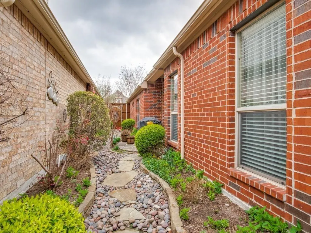 Single Family Residence For Rent in Collin County , 9962 Bell Rock Road, Frisco, Texas 75035, 3 Bedroom, 2 Bathroom, 2 Garage spaces, 2,033 Sqft, built in 2010, mls#21273562, Real Estate Agent in Frisco, Homes For Rent in Collin county, Homes For Rent in Frisco, Realtor in Frisco Texas, Real Estate Brokerage Independent Realty Texas, Luminita Cordes Realtor