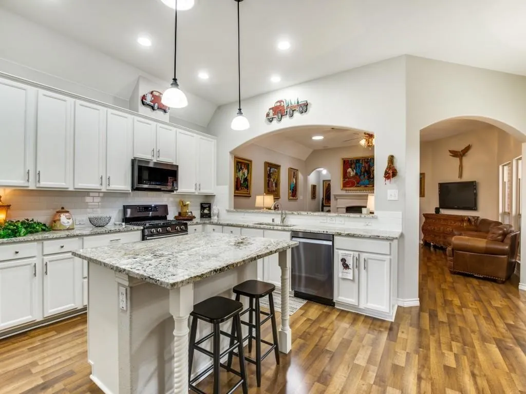 Single Family Residence For Rent in Collin County , 9962 Bell Rock Road, Frisco, Texas 75035, 3 Bedroom, 2 Bathroom, 2 Garage spaces, 2,033 Sqft, built in 2010, mls#21273562, Real Estate Agent in Frisco, Homes For Rent in Collin county, Homes For Rent in Frisco, Realtor in Frisco Texas, Real Estate Brokerage Independent Realty Texas, Luminita Cordes Realtor