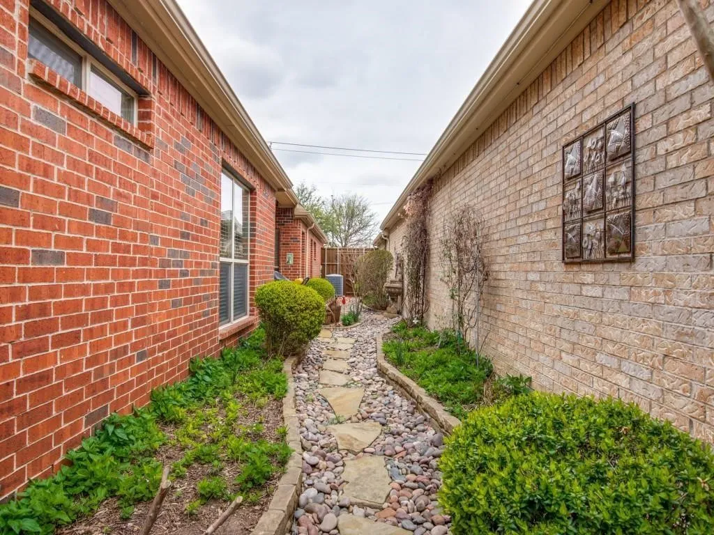 Single Family Residence For Rent in Collin County , 9962 Bell Rock Road, Frisco, Texas 75035, 3 Bedroom, 2 Bathroom, 2 Garage spaces, 2,033 Sqft, built in 2010, mls#21273562, Real Estate Agent in Frisco, Homes For Rent in Collin county, Homes For Rent in Frisco, Realtor in Frisco Texas, Real Estate Brokerage Independent Realty Texas, Luminita Cordes Realtor