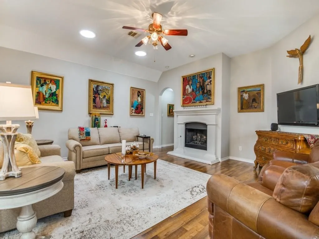 Single Family Residence For Rent in Collin County , 9962 Bell Rock Road, Frisco, Texas 75035, 3 Bedroom, 2 Bathroom, 2 Garage spaces, 2,033 Sqft, built in 2010, mls#21273562, Real Estate Agent in Frisco, Homes For Rent in Collin county, Homes For Rent in Frisco, Realtor in Frisco Texas, Real Estate Brokerage Independent Realty Texas, Luminita Cordes Realtor