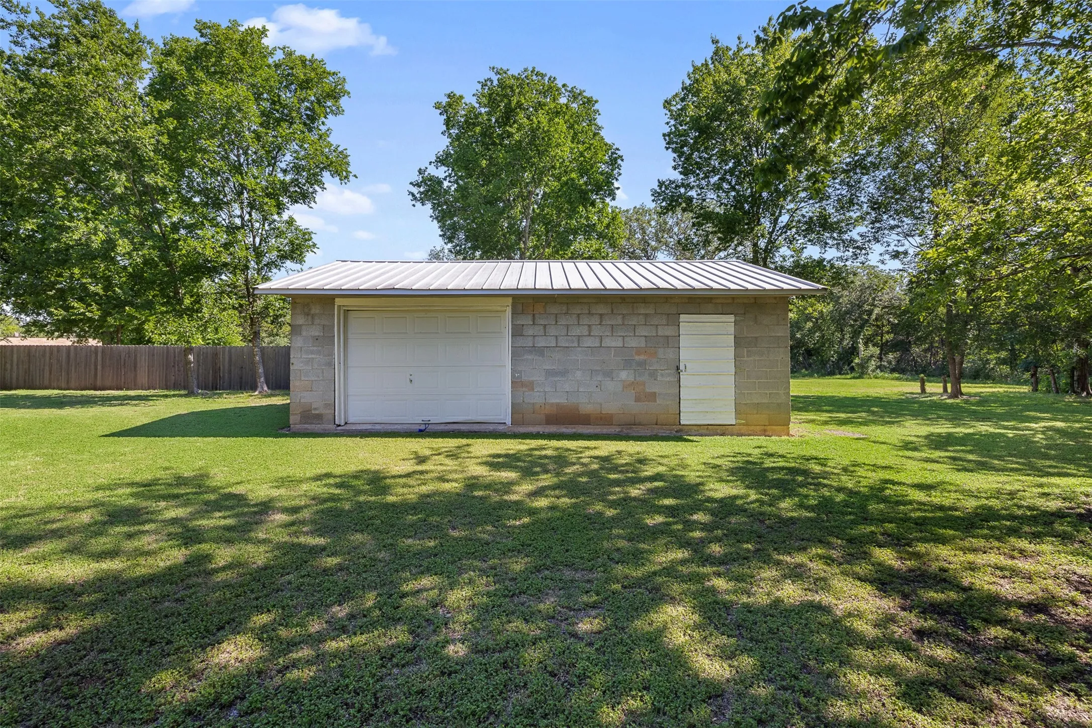 Single Family Residence For Sale in Mc Lennan County , 118 Deer Trail, Bruceville, Texas 76630, 4 Bedroom, 3 Bathroom, Garage spaces, 2,716 Sqft, built in 1980, mls#21273593, Real Estate Agent in Bruceville, Homes For Sale in Mc Lennan county, Homes For Sale in Bruceville, Realtor in Bruceville Texas, Real Estate Brokerage Independent Realty Texas, Luminita Cordes Realtor
