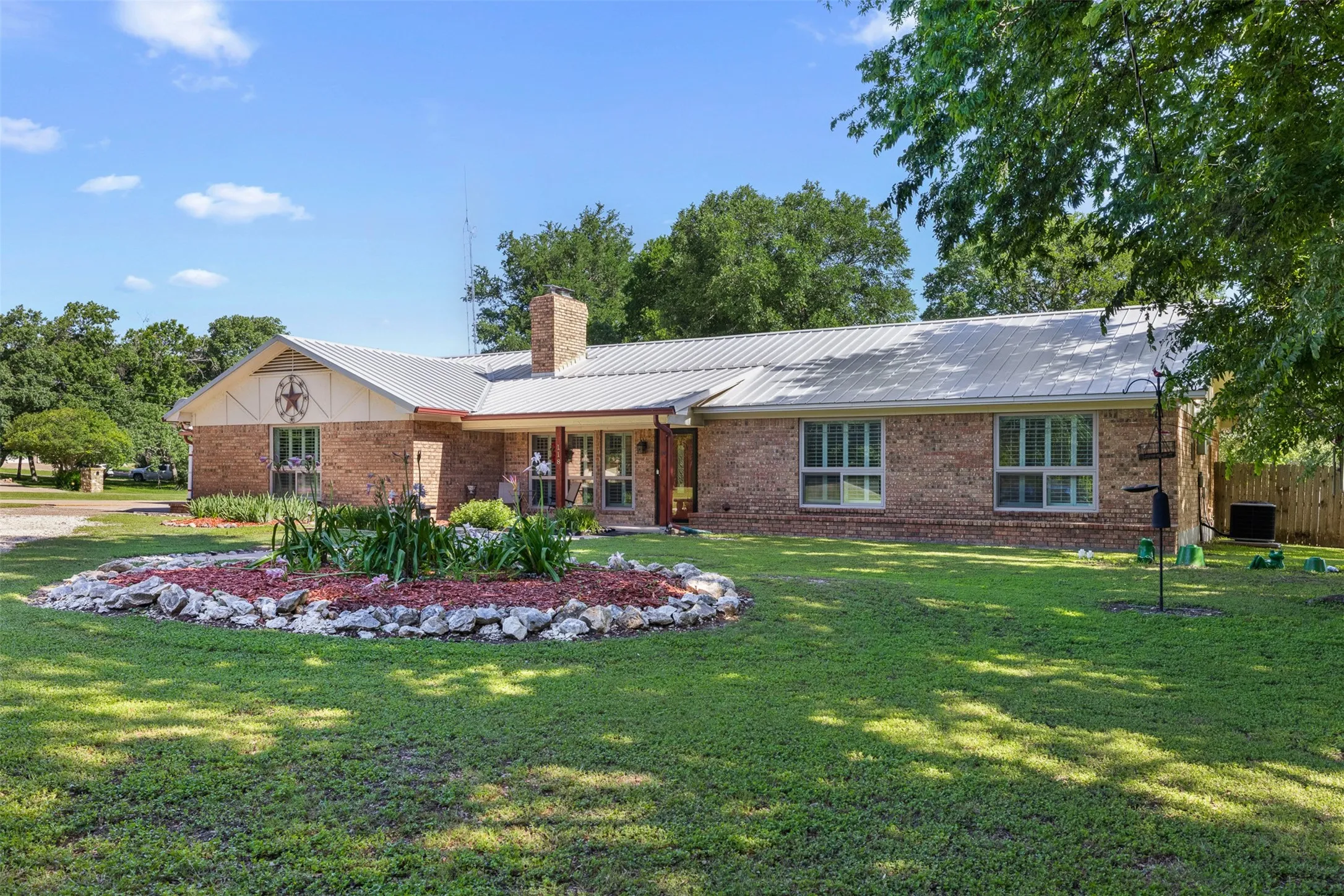 Single Family Residence For Sale in Mc Lennan County , 118 Deer Trail, Bruceville, Texas 76630, 4 Bedroom, 3 Bathroom, Garage spaces, 2,716 Sqft, built in 1980, mls#21273593, Real Estate Agent in Bruceville, Homes For Sale in Mc Lennan county, Homes For Sale in Bruceville, Realtor in Bruceville Texas, Real Estate Brokerage Independent Realty Texas, Luminita Cordes Realtor