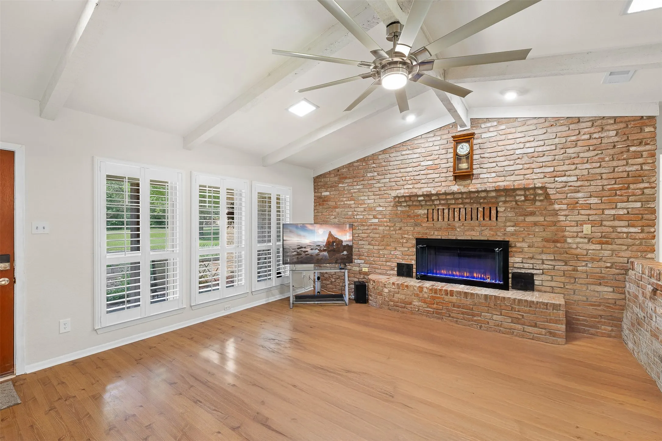Single Family Residence For Sale in Mc Lennan County , 118 Deer Trail, Bruceville, Texas 76630, 4 Bedroom, 3 Bathroom, Garage spaces, 2,716 Sqft, built in 1980, mls#21273593, Real Estate Agent in Bruceville, Homes For Sale in Mc Lennan county, Homes For Sale in Bruceville, Realtor in Bruceville Texas, Real Estate Brokerage Independent Realty Texas, Luminita Cordes Realtor