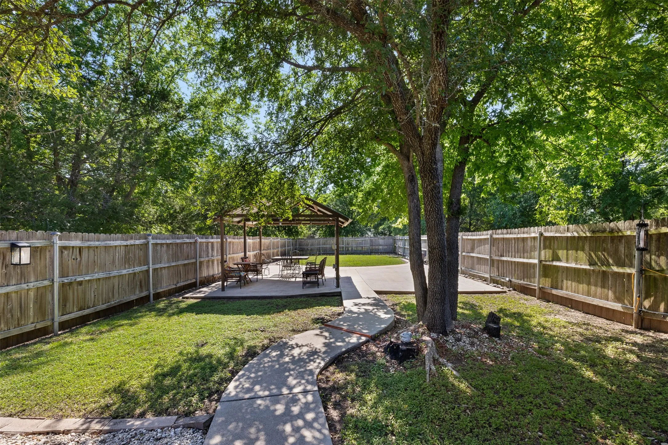 Single Family Residence For Sale in Mc Lennan County , 118 Deer Trail, Bruceville, Texas 76630, 4 Bedroom, 3 Bathroom, Garage spaces, 2,716 Sqft, built in 1980, mls#21273593, Real Estate Agent in Bruceville, Homes For Sale in Mc Lennan county, Homes For Sale in Bruceville, Realtor in Bruceville Texas, Real Estate Brokerage Independent Realty Texas, Luminita Cordes Realtor