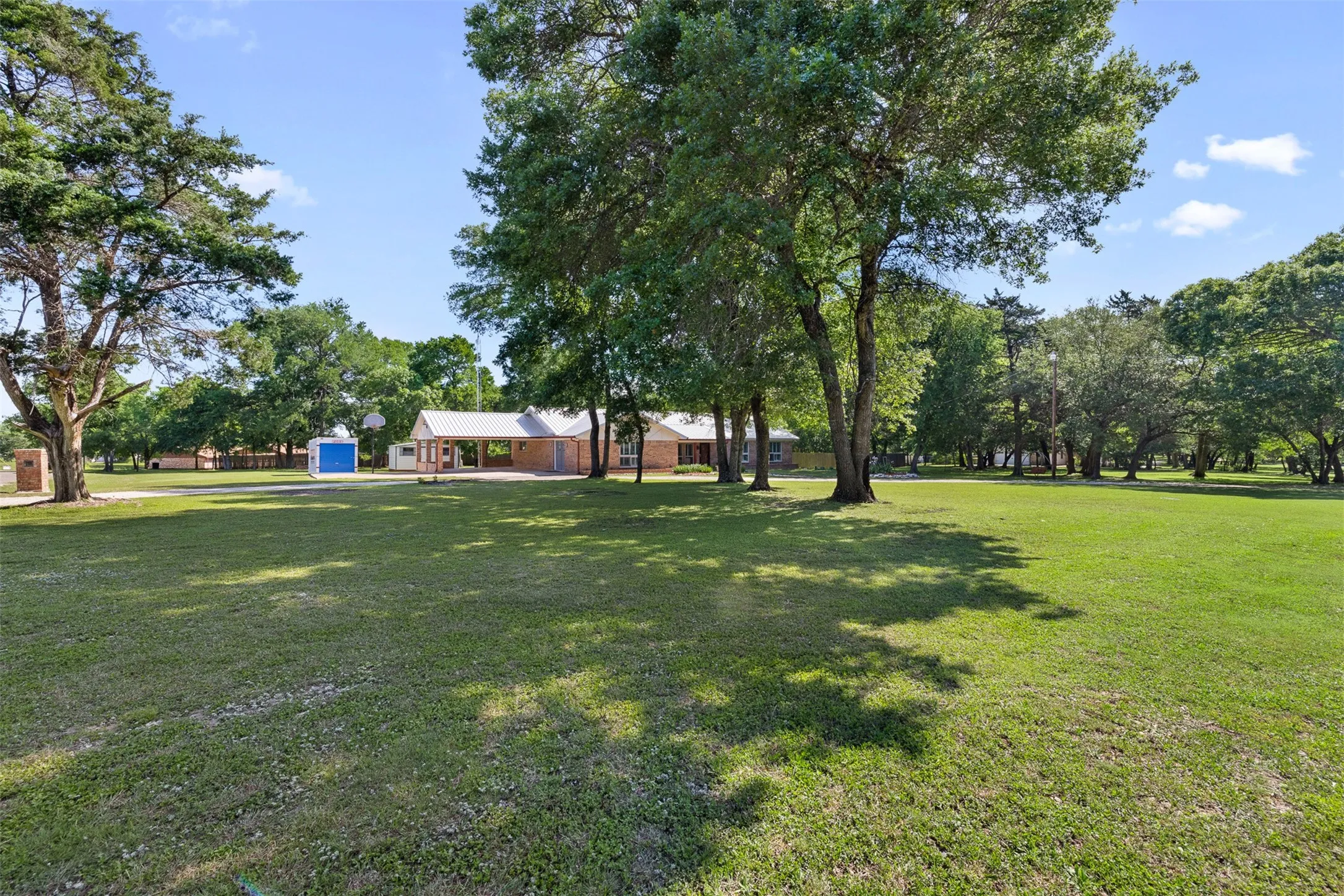 Single Family Residence For Sale in Mc Lennan County , 118 Deer Trail, Bruceville, Texas 76630, 4 Bedroom, 3 Bathroom, Garage spaces, 2,716 Sqft, built in 1980, mls#21273593, Real Estate Agent in Bruceville, Homes For Sale in Mc Lennan county, Homes For Sale in Bruceville, Realtor in Bruceville Texas, Real Estate Brokerage Independent Realty Texas, Luminita Cordes Realtor