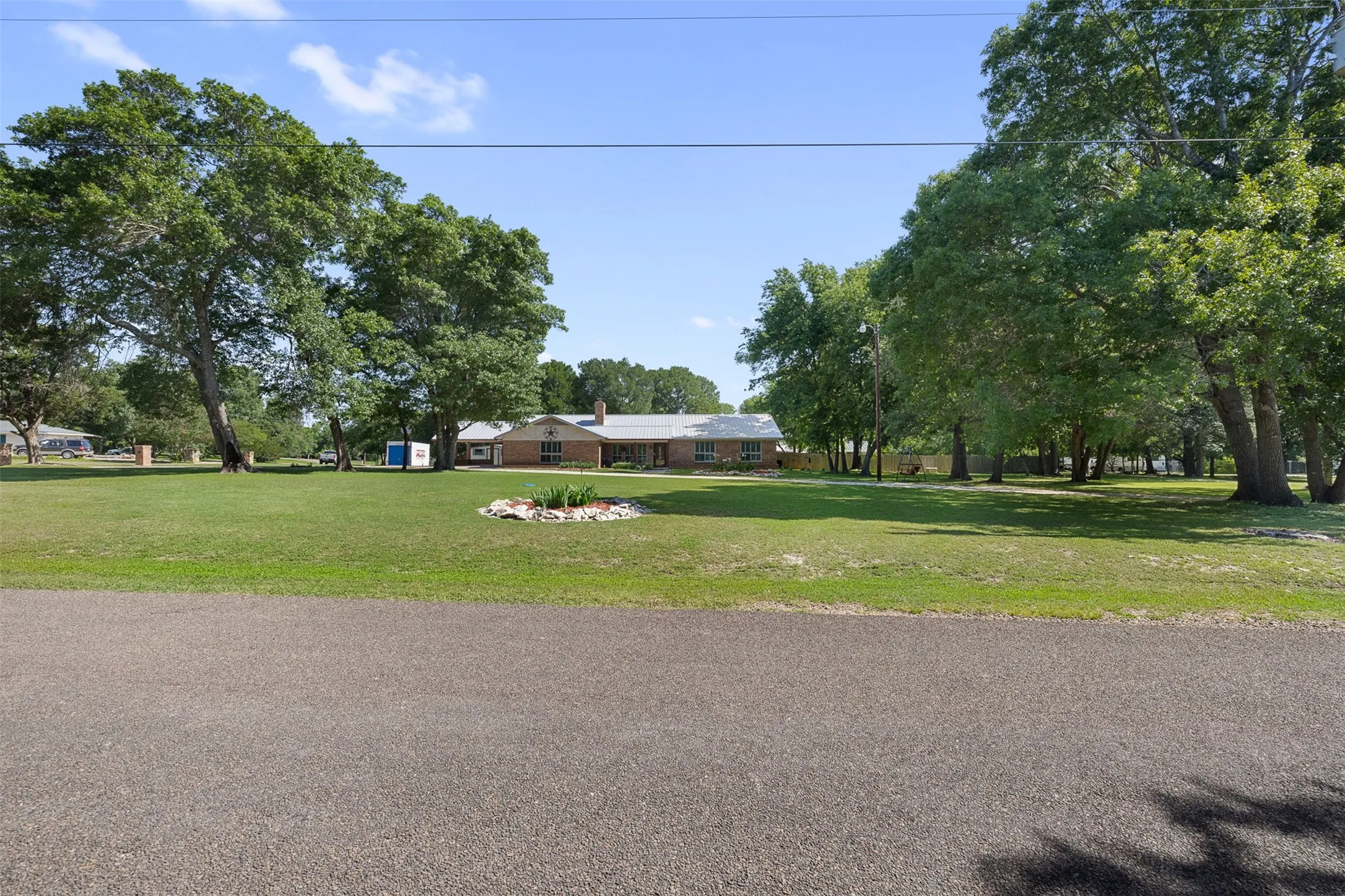 Single Family Residence For Sale in Mc Lennan County , 118 Deer Trail, Bruceville, Texas 76630, 4 Bedroom, 3 Bathroom, Garage spaces, 2,716 Sqft, built in 1980, mls#21273593, Real Estate Agent in Bruceville, Homes For Sale in Mc Lennan county, Homes For Sale in Bruceville, Realtor in Bruceville Texas, Real Estate Brokerage Independent Realty Texas, Luminita Cordes Realtor