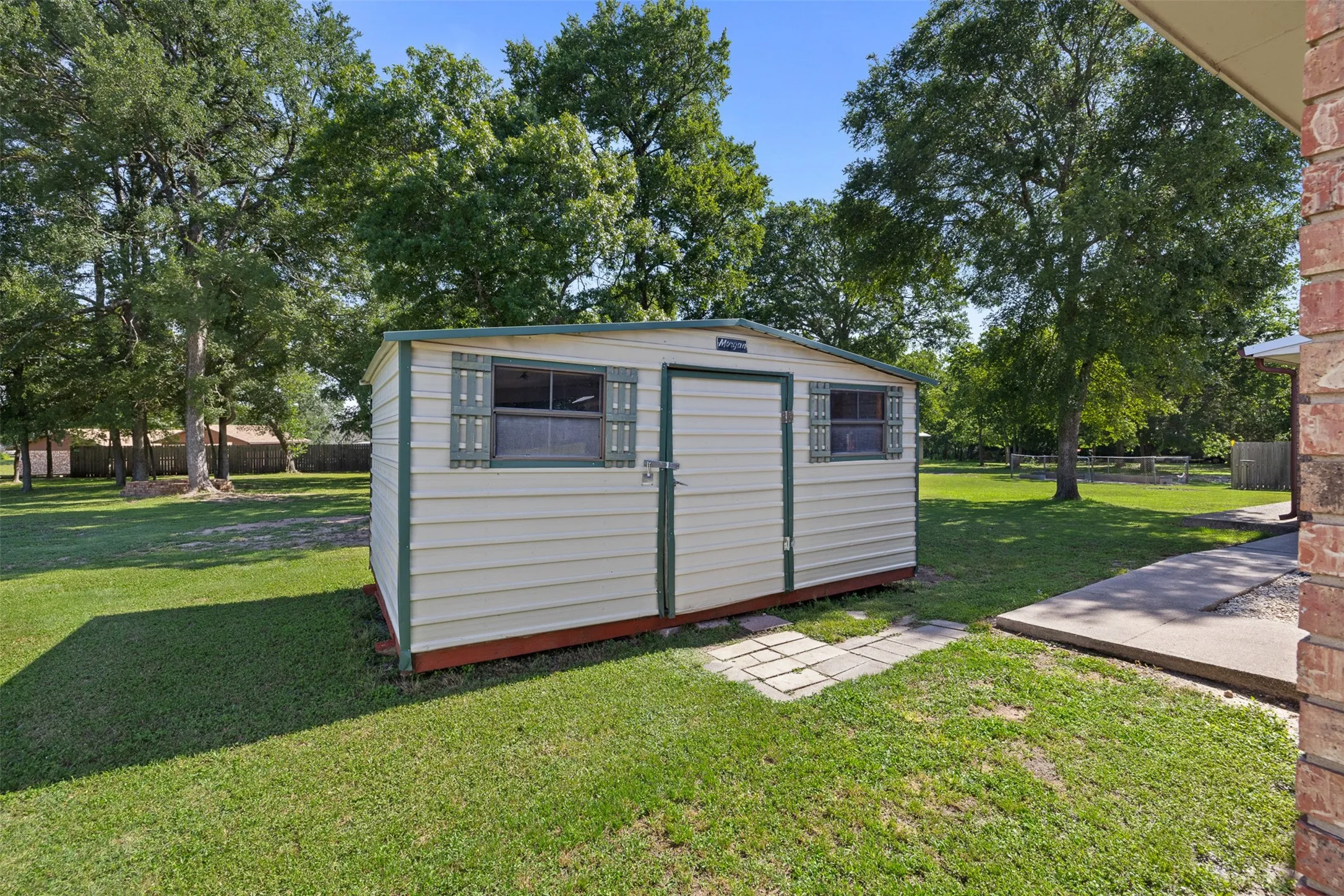 Single Family Residence For Sale in Mc Lennan County , 118 Deer Trail, Bruceville, Texas 76630, 4 Bedroom, 3 Bathroom, Garage spaces, 2,716 Sqft, built in 1980, mls#21273593, Real Estate Agent in Bruceville, Homes For Sale in Mc Lennan county, Homes For Sale in Bruceville, Realtor in Bruceville Texas, Real Estate Brokerage Independent Realty Texas, Luminita Cordes Realtor