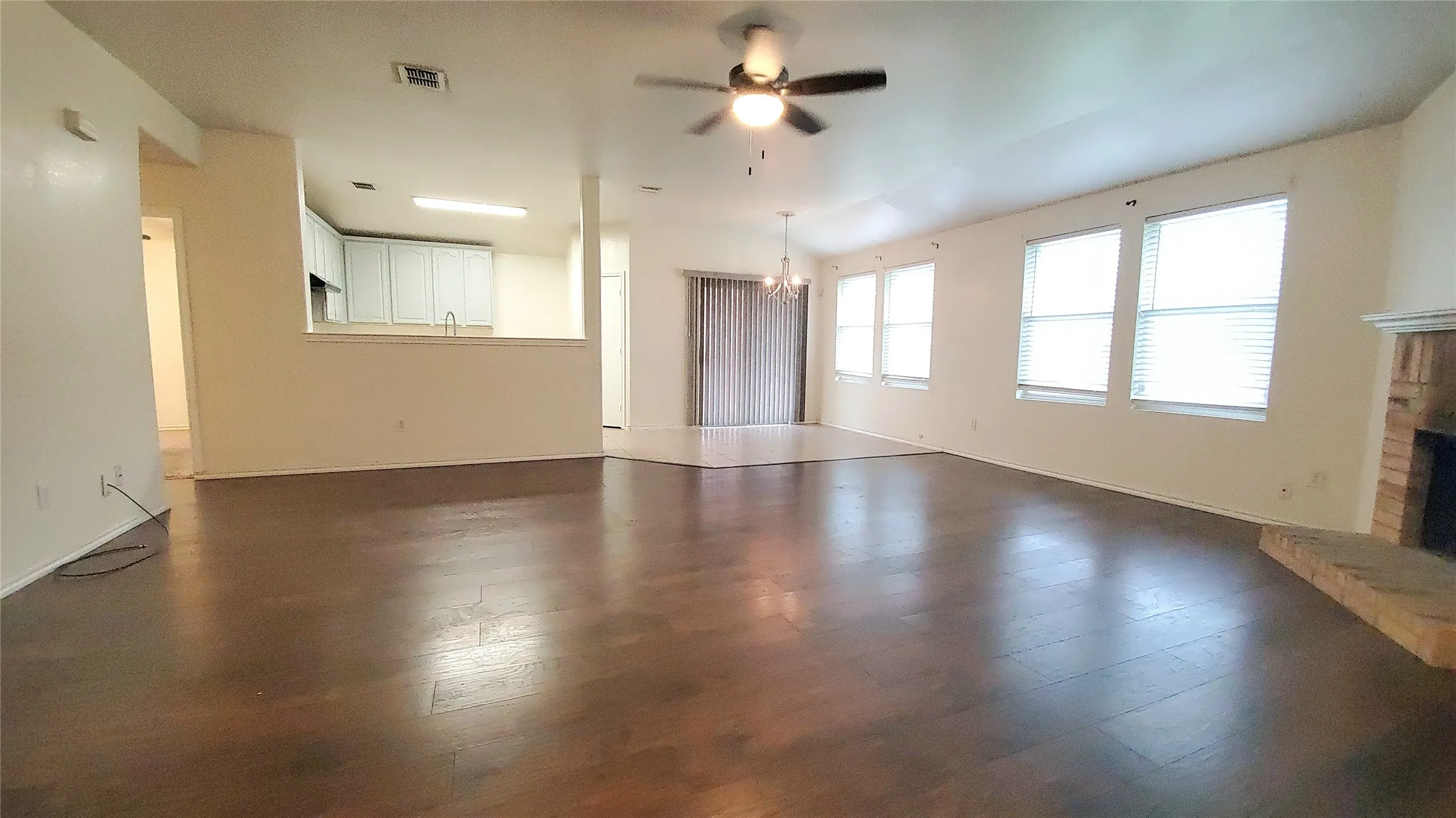 Single Family Residence For Sale in Dallas County , 1118 Bradford Drive, Glenn Heights, Texas 75154, 3 Bedroom, 2 Bathroom, 2 Garage spaces, 1,819 Sqft, built in 2005, mls#21273490, Real Estate Agent in Glenn Heights, Homes For Sale in Dallas county, Homes For Sale in Glenn Heights, Realtor in Glenn Heights Texas, Real Estate Brokerage Independent Realty Texas, Luminita Cordes Realtor