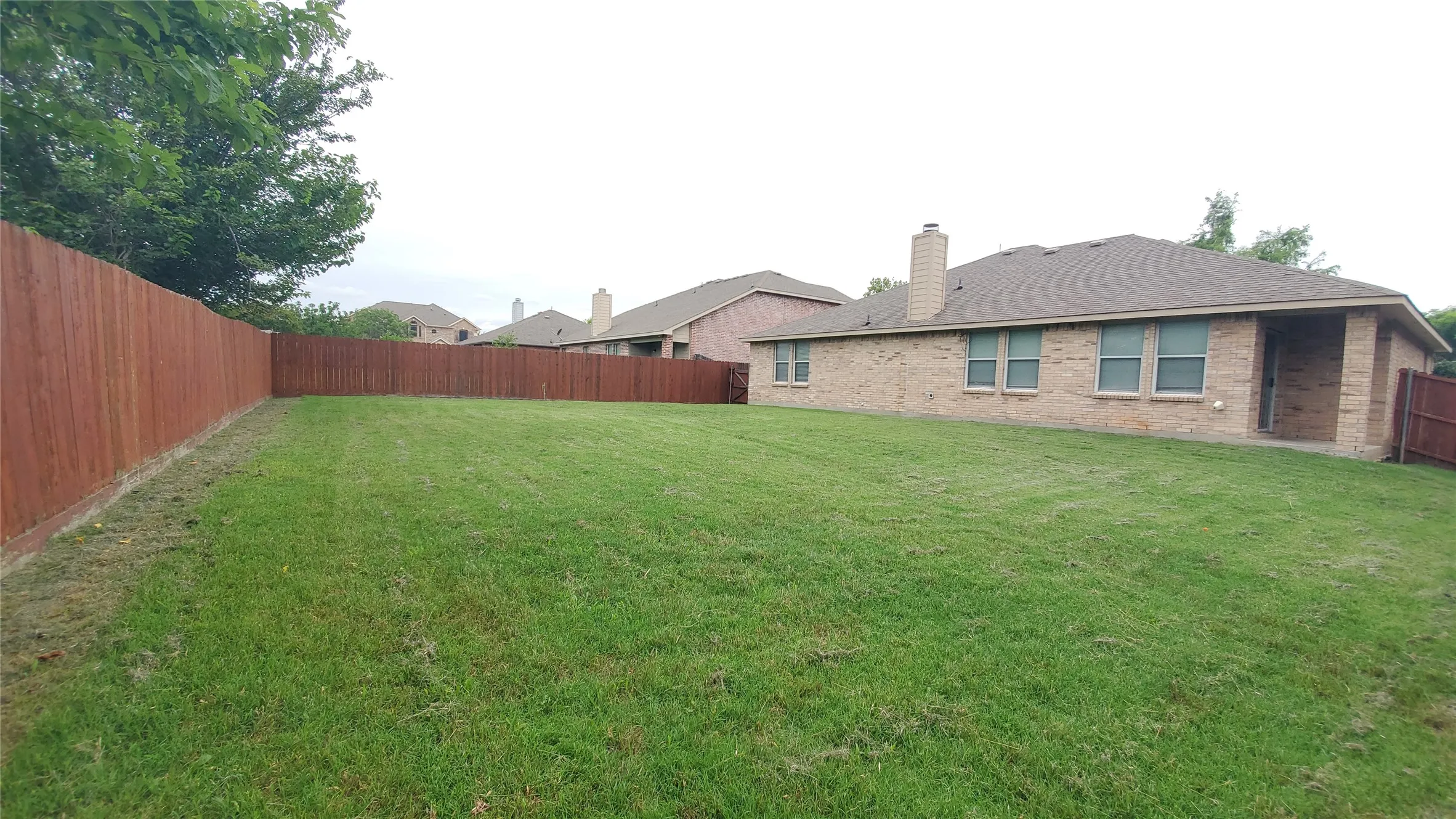Single Family Residence For Sale in Dallas County , 1118 Bradford Drive, Glenn Heights, Texas 75154, 3 Bedroom, 2 Bathroom, 2 Garage spaces, 1,819 Sqft, built in 2005, mls#21273490, Real Estate Agent in Glenn Heights, Homes For Sale in Dallas county, Homes For Sale in Glenn Heights, Realtor in Glenn Heights Texas, Real Estate Brokerage Independent Realty Texas, Luminita Cordes Realtor