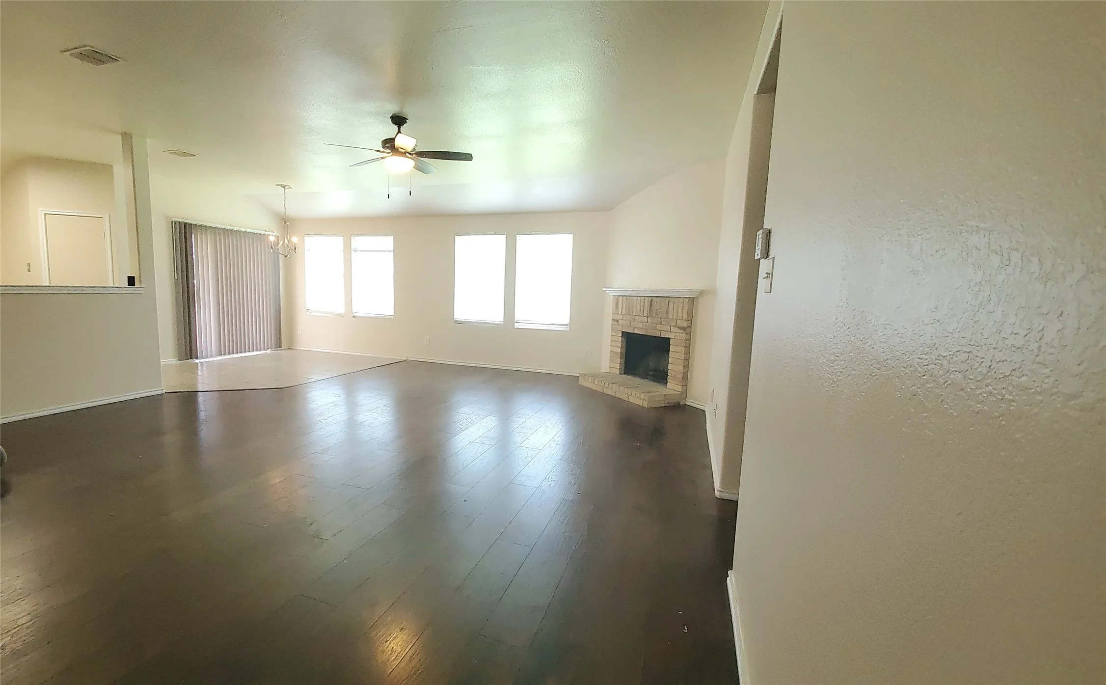 Single Family Residence For Sale in Dallas County , 1118 Bradford Drive, Glenn Heights, Texas 75154, 3 Bedroom, 2 Bathroom, 2 Garage spaces, 1,819 Sqft, built in 2005, mls#21273490, Real Estate Agent in Glenn Heights, Homes For Sale in Dallas county, Homes For Sale in Glenn Heights, Realtor in Glenn Heights Texas, Real Estate Brokerage Independent Realty Texas, Luminita Cordes Realtor