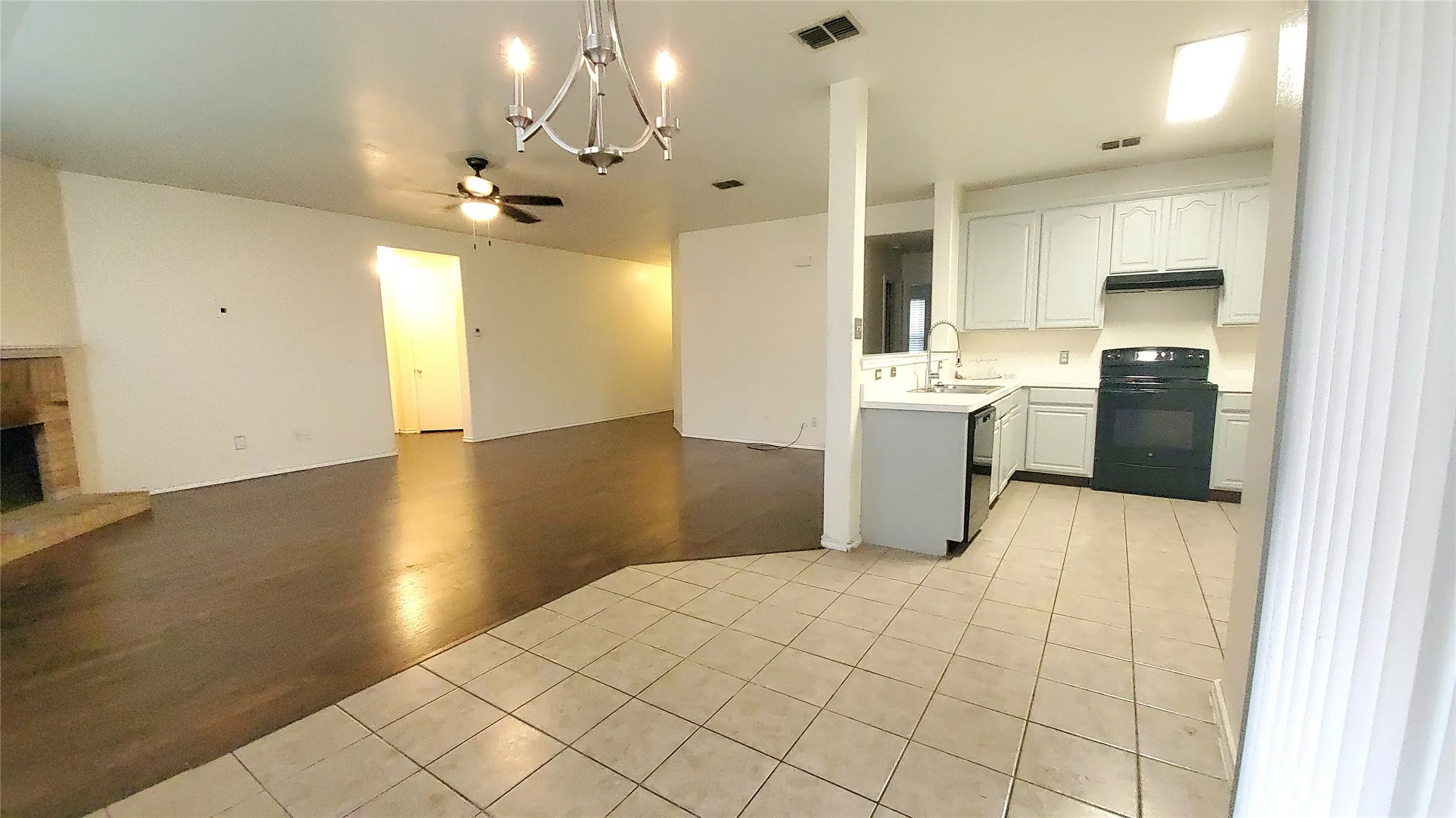 Single Family Residence For Sale in Dallas County , 1118 Bradford Drive, Glenn Heights, Texas 75154, 3 Bedroom, 2 Bathroom, 2 Garage spaces, 1,819 Sqft, built in 2005, mls#21273490, Real Estate Agent in Glenn Heights, Homes For Sale in Dallas county, Homes For Sale in Glenn Heights, Realtor in Glenn Heights Texas, Real Estate Brokerage Independent Realty Texas, Luminita Cordes Realtor