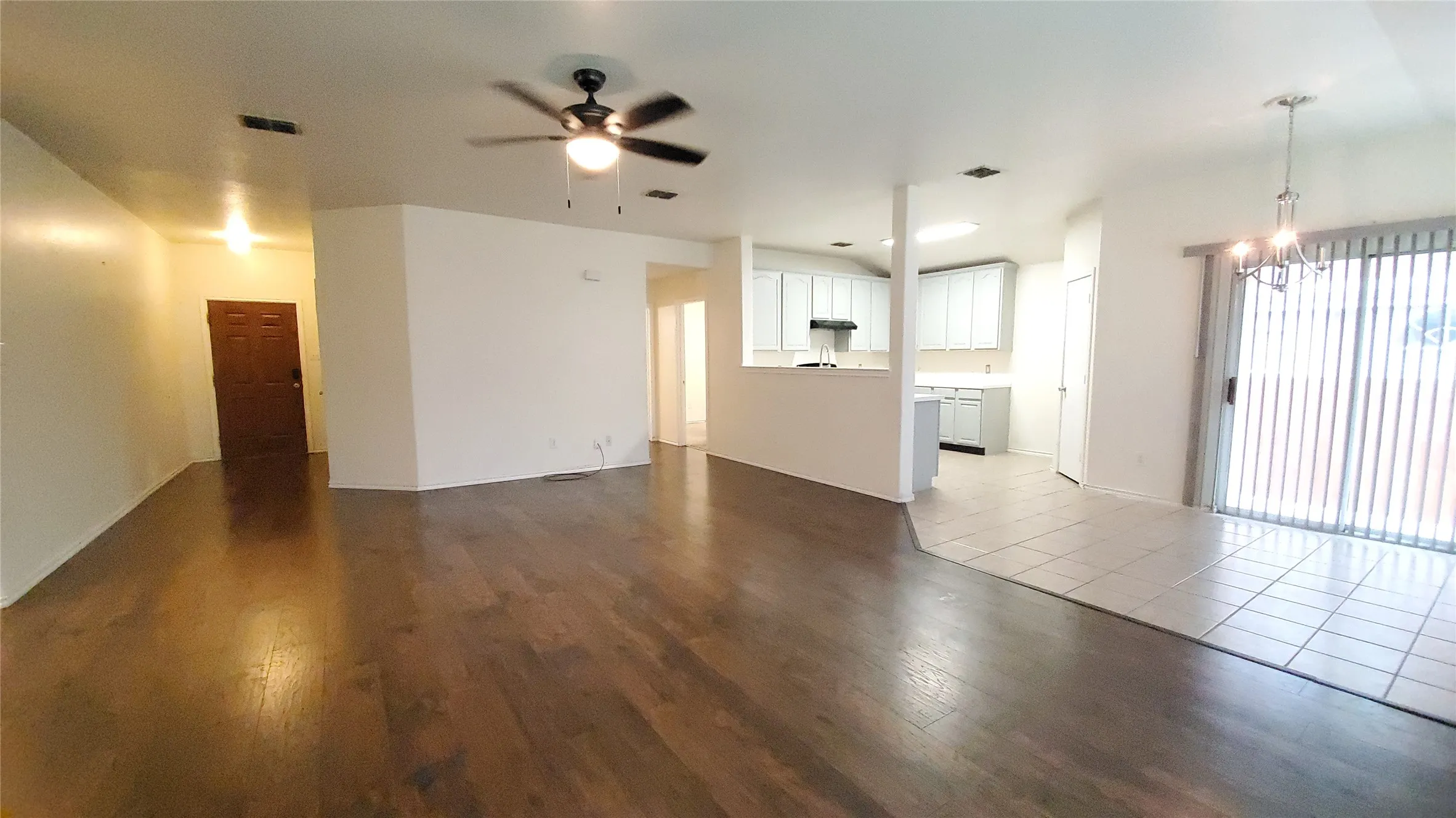 Single Family Residence For Sale in Dallas County , 1118 Bradford Drive, Glenn Heights, Texas 75154, 3 Bedroom, 2 Bathroom, 2 Garage spaces, 1,819 Sqft, built in 2005, mls#21273490, Real Estate Agent in Glenn Heights, Homes For Sale in Dallas county, Homes For Sale in Glenn Heights, Realtor in Glenn Heights Texas, Real Estate Brokerage Independent Realty Texas, Luminita Cordes Realtor