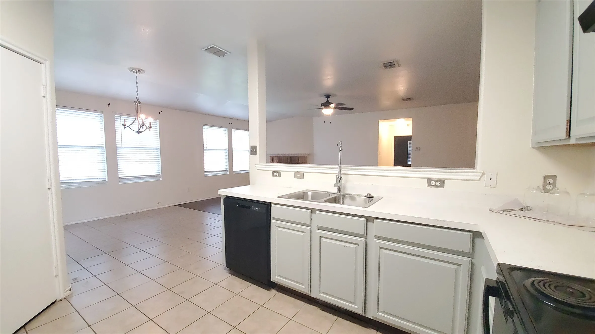 Single Family Residence For Sale in Dallas County , 1118 Bradford Drive, Glenn Heights, Texas 75154, 3 Bedroom, 2 Bathroom, 2 Garage spaces, 1,819 Sqft, built in 2005, mls#21273490, Real Estate Agent in Glenn Heights, Homes For Sale in Dallas county, Homes For Sale in Glenn Heights, Realtor in Glenn Heights Texas, Real Estate Brokerage Independent Realty Texas, Luminita Cordes Realtor