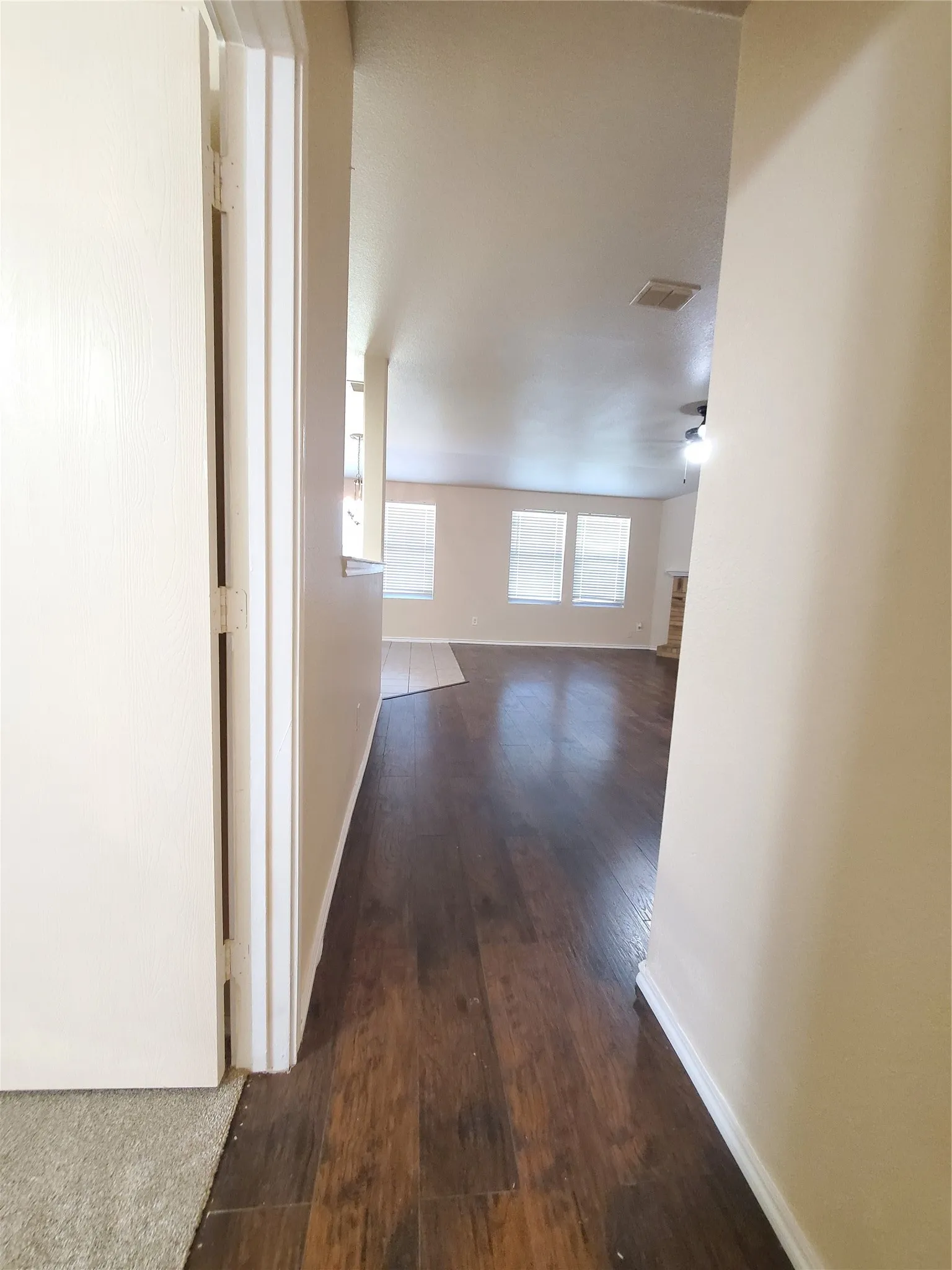 Single Family Residence For Sale in Dallas County , 1118 Bradford Drive, Glenn Heights, Texas 75154, 3 Bedroom, 2 Bathroom, 2 Garage spaces, 1,819 Sqft, built in 2005, mls#21273490, Real Estate Agent in Glenn Heights, Homes For Sale in Dallas county, Homes For Sale in Glenn Heights, Realtor in Glenn Heights Texas, Real Estate Brokerage Independent Realty Texas, Luminita Cordes Realtor