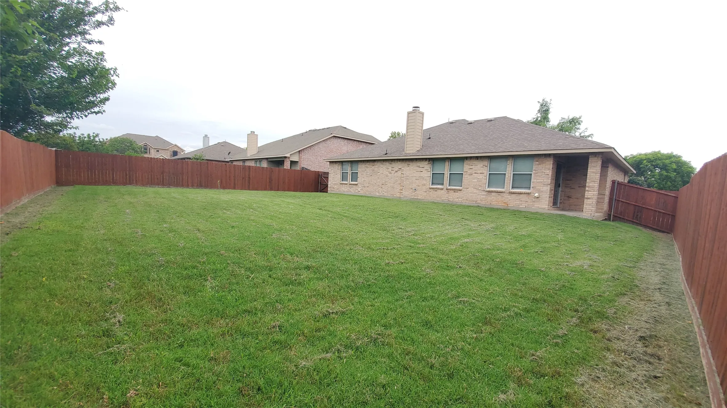 Single Family Residence For Sale in Dallas County , 1118 Bradford Drive, Glenn Heights, Texas 75154, 3 Bedroom, 2 Bathroom, 2 Garage spaces, 1,819 Sqft, built in 2005, mls#21273490, Real Estate Agent in Glenn Heights, Homes For Sale in Dallas county, Homes For Sale in Glenn Heights, Realtor in Glenn Heights Texas, Real Estate Brokerage Independent Realty Texas, Luminita Cordes Realtor