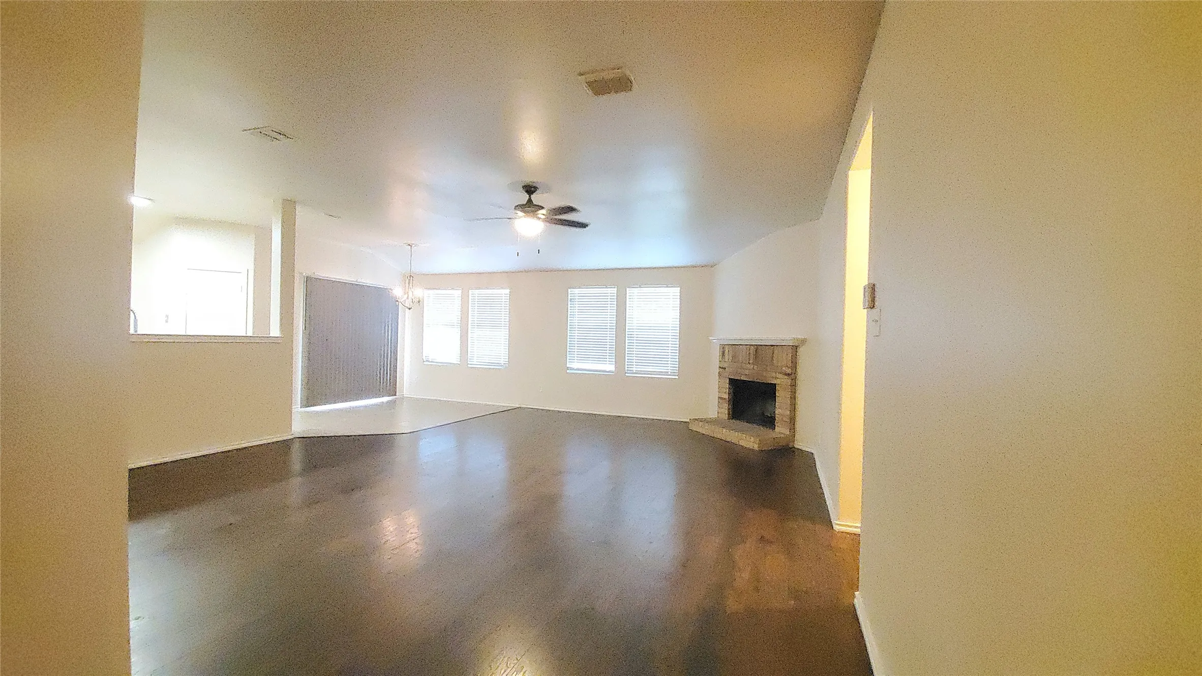 Single Family Residence For Sale in Dallas County , 1118 Bradford Drive, Glenn Heights, Texas 75154, 3 Bedroom, 2 Bathroom, 2 Garage spaces, 1,819 Sqft, built in 2005, mls#21273490, Real Estate Agent in Glenn Heights, Homes For Sale in Dallas county, Homes For Sale in Glenn Heights, Realtor in Glenn Heights Texas, Real Estate Brokerage Independent Realty Texas, Luminita Cordes Realtor