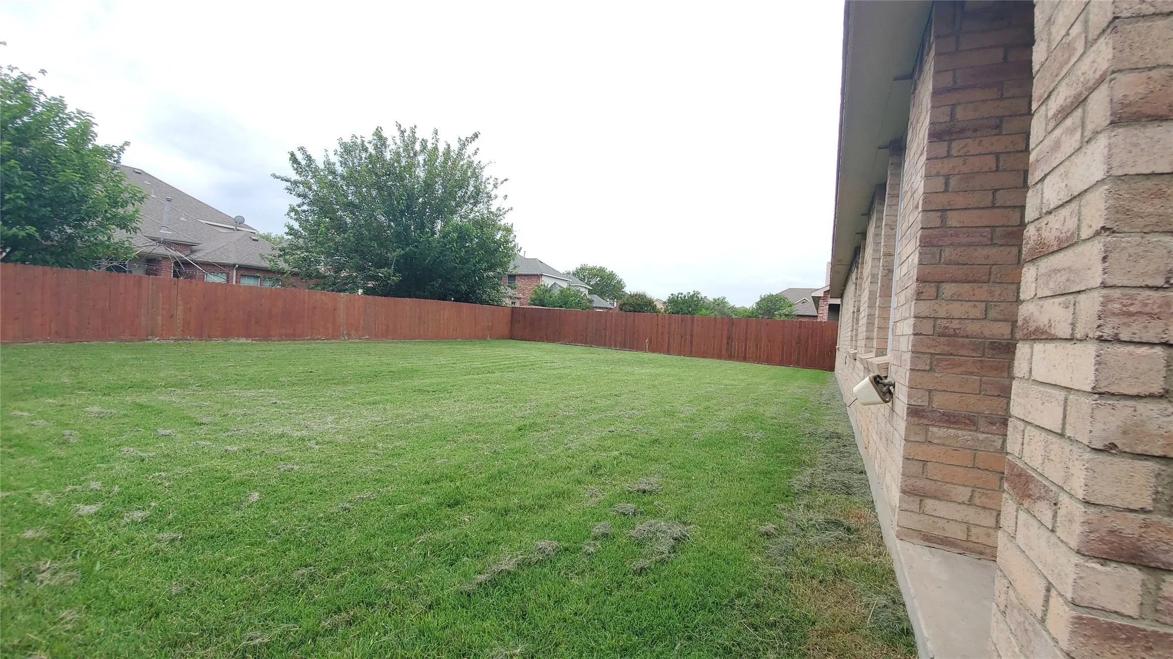 Single Family Residence For Sale in Dallas County , 1118 Bradford Drive, Glenn Heights, Texas 75154, 3 Bedroom, 2 Bathroom, 2 Garage spaces, 1,819 Sqft, built in 2005, mls#21273490, Real Estate Agent in Glenn Heights, Homes For Sale in Dallas county, Homes For Sale in Glenn Heights, Realtor in Glenn Heights Texas, Real Estate Brokerage Independent Realty Texas, Luminita Cordes Realtor