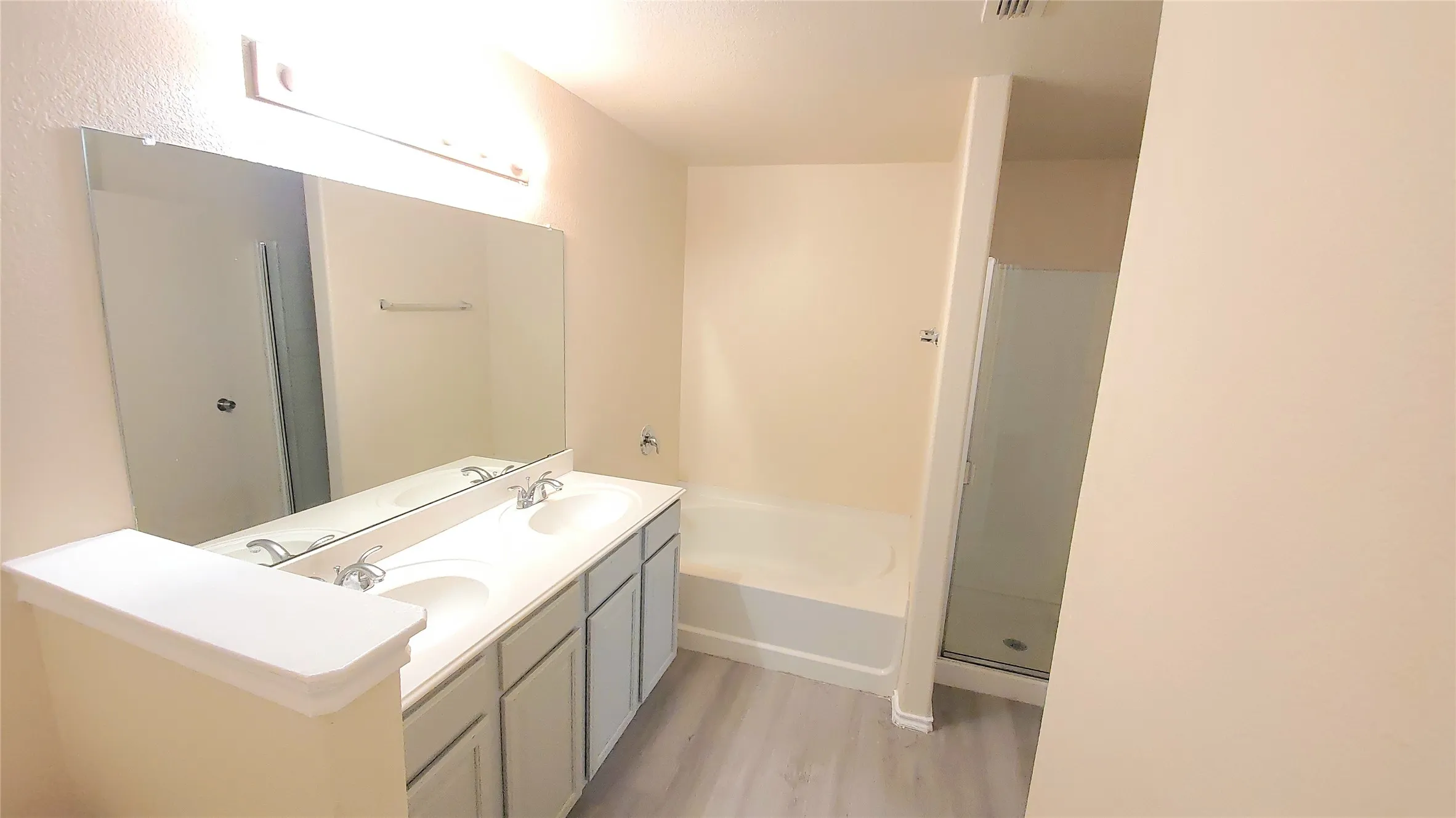 Single Family Residence For Sale in Dallas County , 1118 Bradford Drive, Glenn Heights, Texas 75154, 3 Bedroom, 2 Bathroom, 2 Garage spaces, 1,819 Sqft, built in 2005, mls#21273490, Real Estate Agent in Glenn Heights, Homes For Sale in Dallas county, Homes For Sale in Glenn Heights, Realtor in Glenn Heights Texas, Real Estate Brokerage Independent Realty Texas, Luminita Cordes Realtor