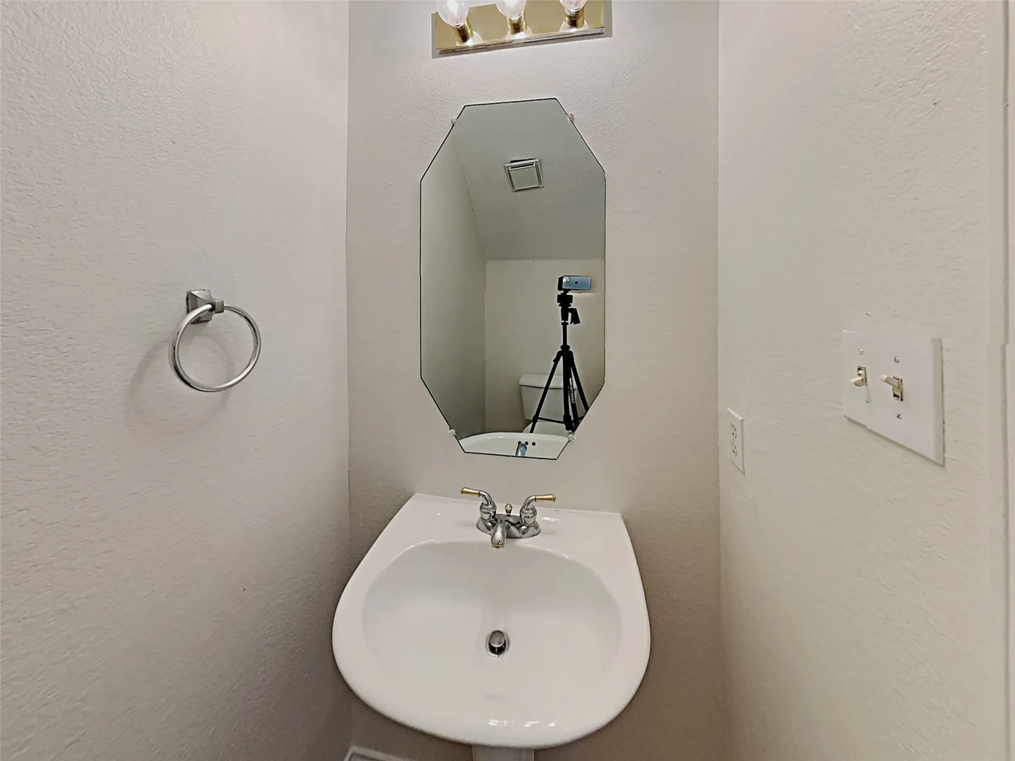 Single Family Residence For Sale in Tarrant County , 8212 Dynasty, Fort Worth, Texas 76123, 4 Bedroom, 3 Bathroom, 2 Garage spaces, 2,355 Sqft, built in 2001, mls#21272172, Real Estate Agent in Fort Worth, Homes For Sale in Tarrant county, Homes For Sale in Fort Worth, Realtor in Fort Worth Texas, Real Estate Brokerage Independent Realty Texas, Luminita Cordes Realtor