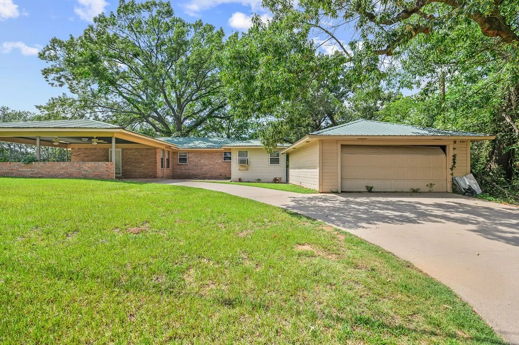 Single Family Residence For Sale in Wood County , 509 Tina Street, Quitman, Texas 75783, 4 Bedroom, 3 Bathroom, 2 Garage spaces, 2,080 Sqft, built in 0, mls#21273615, Real Estate Agent in Quitman, Homes For Sale in Wood county, Homes For Sale in Quitman, Realtor in Quitman Texas, Real Estate Brokerage Independent Realty Texas, Luminita Cordes Realtor
