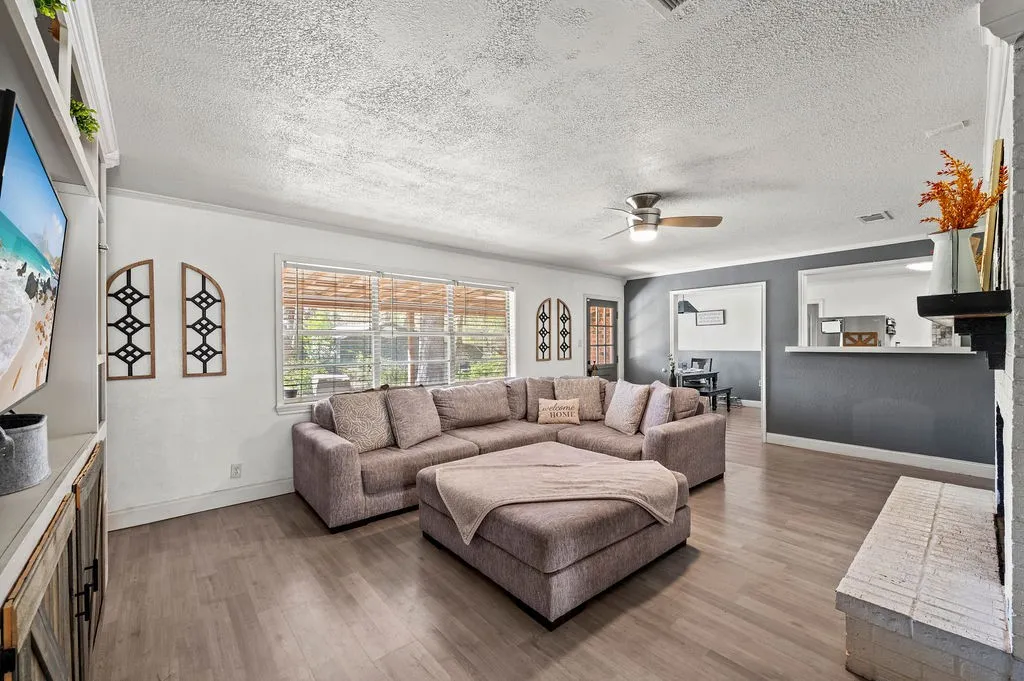 Single Family Residence For Sale in Wood County , 725 W BLAIR ST, Mineola, Texas 75773, 4 Bedroom, 2 Bathroom, 2 Garage spaces, 2,246 Sqft, built in 1975, mls#21273616, Real Estate Agent in Mineola, Homes For Sale in Wood county, Homes For Sale in Mineola, Realtor in Mineola Texas, Real Estate Brokerage Independent Realty Texas, Luminita Cordes Realtor