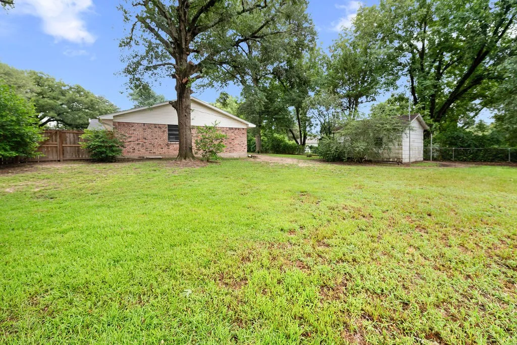 Single Family Residence For Sale in Wood County , 725 W BLAIR ST, Mineola, Texas 75773, 4 Bedroom, 2 Bathroom, 2 Garage spaces, 2,246 Sqft, built in 1975, mls#21273616, Real Estate Agent in Mineola, Homes For Sale in Wood county, Homes For Sale in Mineola, Realtor in Mineola Texas, Real Estate Brokerage Independent Realty Texas, Luminita Cordes Realtor