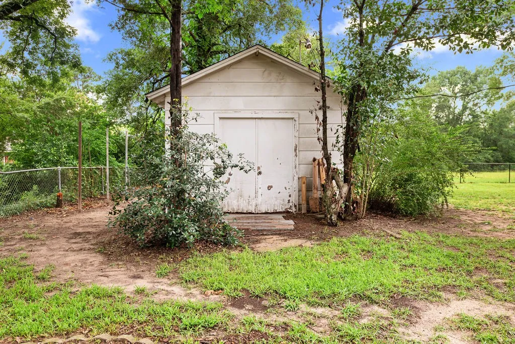 Single Family Residence For Sale in Wood County , 725 W BLAIR ST, Mineola, Texas 75773, 4 Bedroom, 2 Bathroom, 2 Garage spaces, 2,246 Sqft, built in 1975, mls#21273616, Real Estate Agent in Mineola, Homes For Sale in Wood county, Homes For Sale in Mineola, Realtor in Mineola Texas, Real Estate Brokerage Independent Realty Texas, Luminita Cordes Realtor