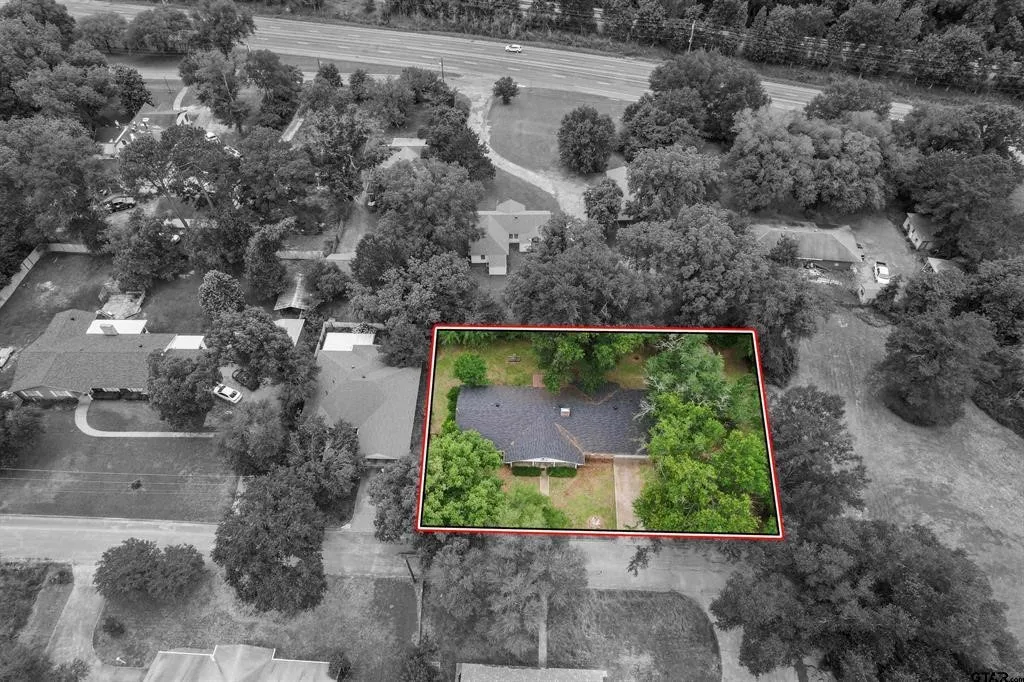 Single Family Residence For Sale in Wood County , 725 W BLAIR ST, Mineola, Texas 75773, 4 Bedroom, 2 Bathroom, 2 Garage spaces, 2,246 Sqft, built in 1975, mls#21273616, Real Estate Agent in Mineola, Homes For Sale in Wood county, Homes For Sale in Mineola, Realtor in Mineola Texas, Real Estate Brokerage Independent Realty Texas, Luminita Cordes Realtor