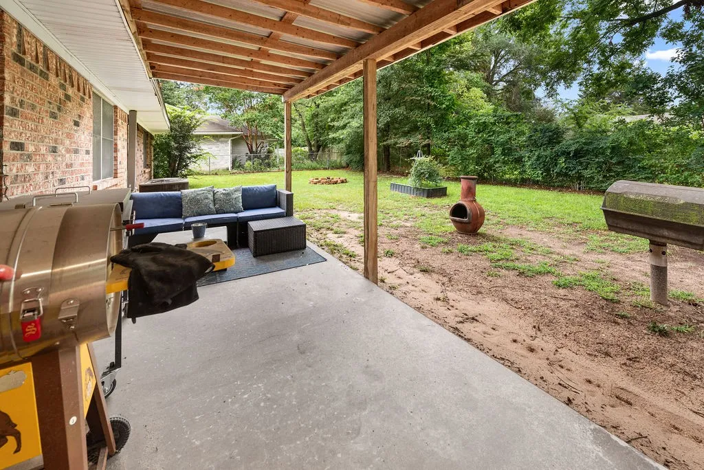 Single Family Residence For Sale in Wood County , 725 W BLAIR ST, Mineola, Texas 75773, 4 Bedroom, 2 Bathroom, 2 Garage spaces, 2,246 Sqft, built in 1975, mls#21273616, Real Estate Agent in Mineola, Homes For Sale in Wood county, Homes For Sale in Mineola, Realtor in Mineola Texas, Real Estate Brokerage Independent Realty Texas, Luminita Cordes Realtor