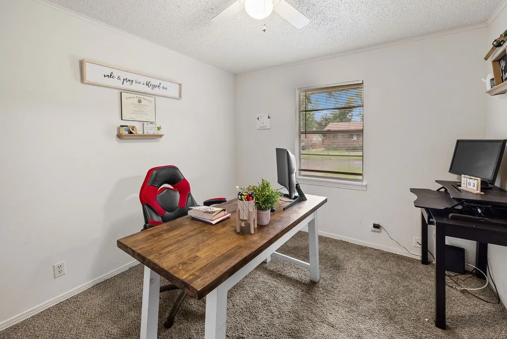 Single Family Residence For Sale in Wood County , 725 W BLAIR ST, Mineola, Texas 75773, 4 Bedroom, 2 Bathroom, 2 Garage spaces, 2,246 Sqft, built in 1975, mls#21273616, Real Estate Agent in Mineola, Homes For Sale in Wood county, Homes For Sale in Mineola, Realtor in Mineola Texas, Real Estate Brokerage Independent Realty Texas, Luminita Cordes Realtor