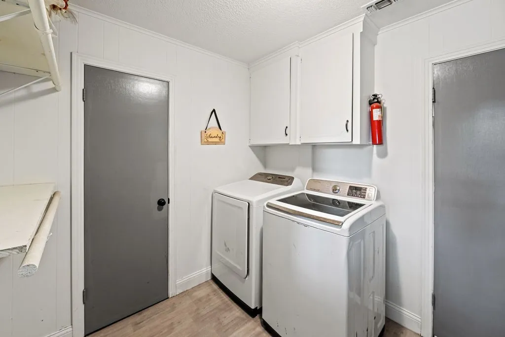 Single Family Residence For Sale in Wood County , 725 W BLAIR ST, Mineola, Texas 75773, 4 Bedroom, 2 Bathroom, 2 Garage spaces, 2,246 Sqft, built in 1975, mls#21273616, Real Estate Agent in Mineola, Homes For Sale in Wood county, Homes For Sale in Mineola, Realtor in Mineola Texas, Real Estate Brokerage Independent Realty Texas, Luminita Cordes Realtor
