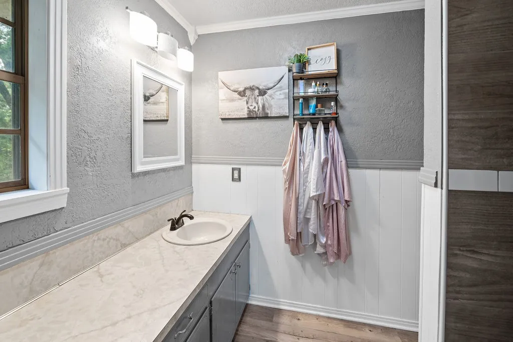 Single Family Residence For Sale in Wood County , 725 W BLAIR ST, Mineola, Texas 75773, 4 Bedroom, 2 Bathroom, 2 Garage spaces, 2,246 Sqft, built in 1975, mls#21273616, Real Estate Agent in Mineola, Homes For Sale in Wood county, Homes For Sale in Mineola, Realtor in Mineola Texas, Real Estate Brokerage Independent Realty Texas, Luminita Cordes Realtor