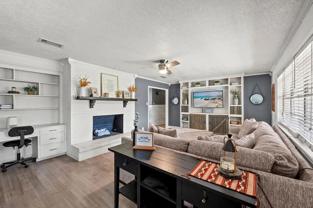 Single Family Residence For Sale in Wood County , 725 W BLAIR ST, Mineola, Texas 75773, 4 Bedroom, 2 Bathroom, 2 Garage spaces, 2,246 Sqft, built in 1975, mls#21273616, Real Estate Agent in Mineola, Homes For Sale in Wood county, Homes For Sale in Mineola, Realtor in Mineola Texas, Real Estate Brokerage Independent Realty Texas, Luminita Cordes Realtor