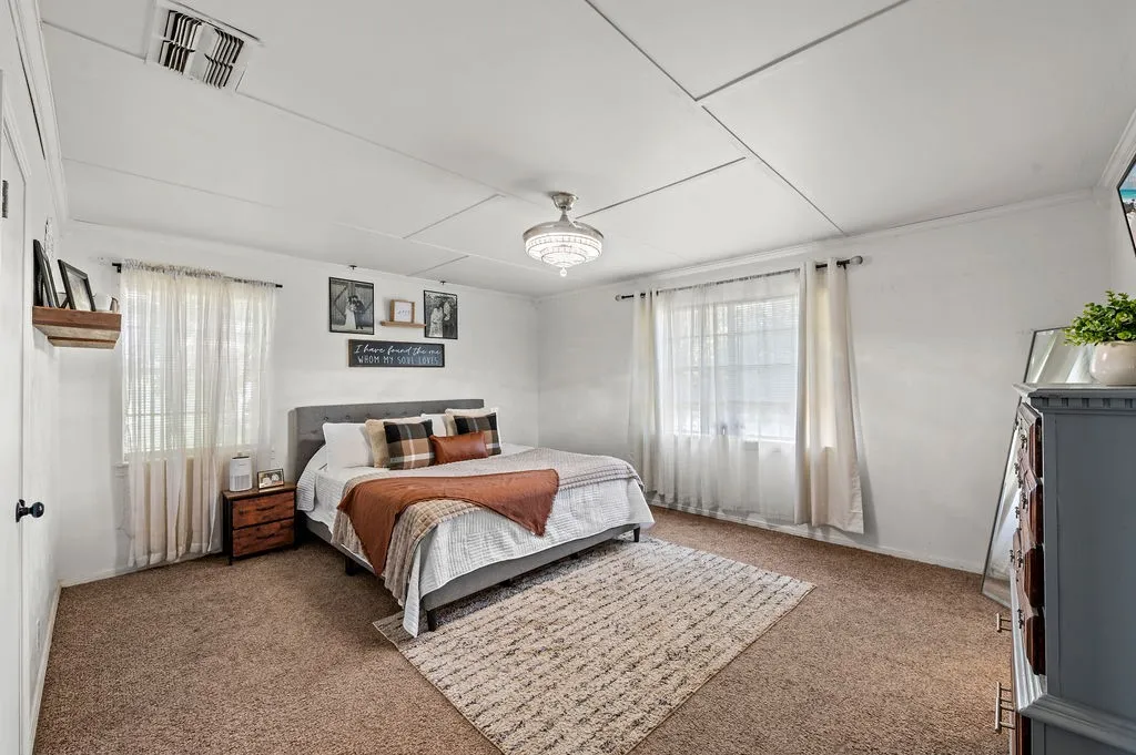 Single Family Residence For Sale in Wood County , 725 W BLAIR ST, Mineola, Texas 75773, 4 Bedroom, 2 Bathroom, 2 Garage spaces, 2,246 Sqft, built in 1975, mls#21273616, Real Estate Agent in Mineola, Homes For Sale in Wood county, Homes For Sale in Mineola, Realtor in Mineola Texas, Real Estate Brokerage Independent Realty Texas, Luminita Cordes Realtor