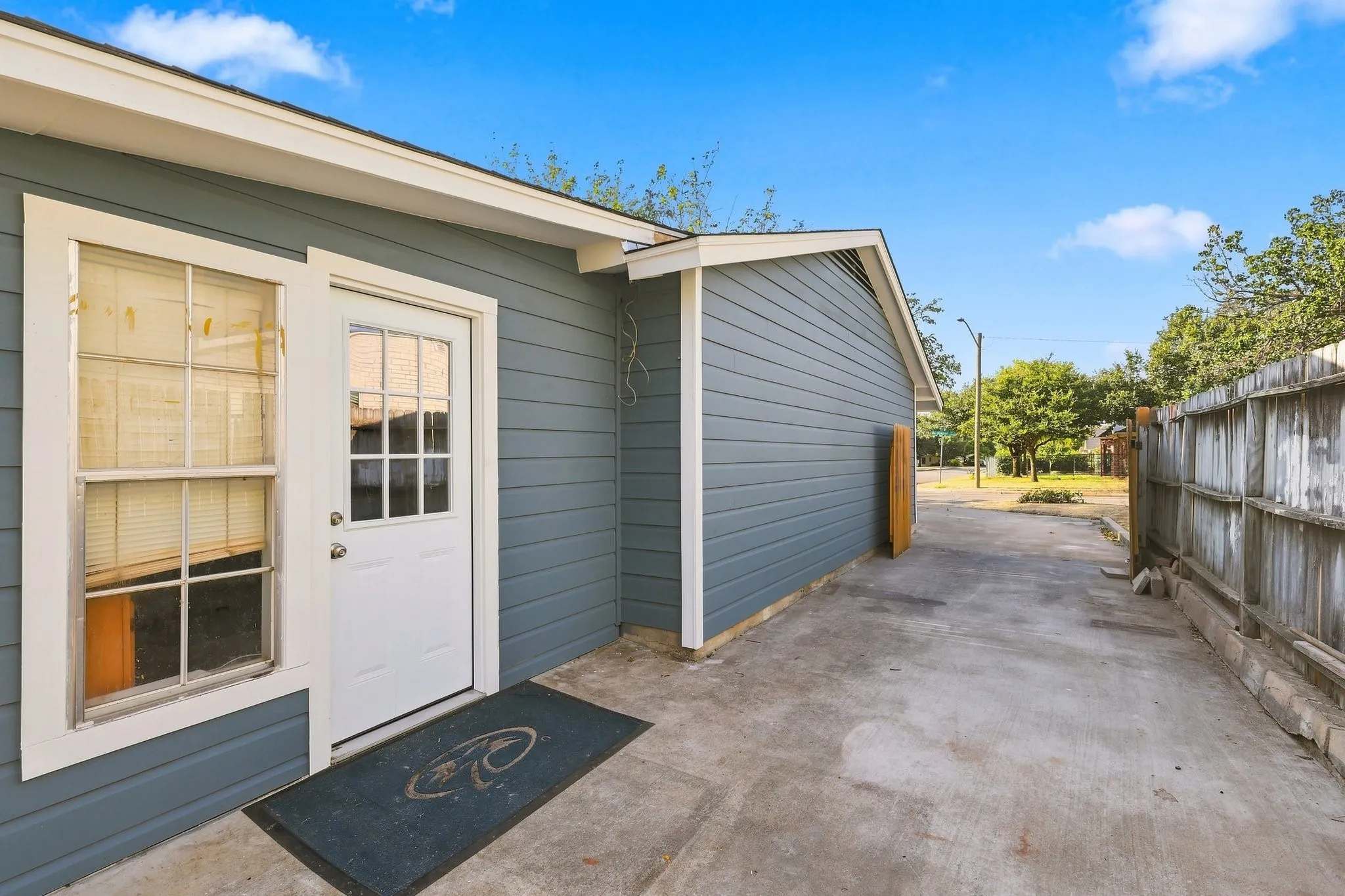 Single Family Residence For Sale in Tarrant County , 1309 De Ridder Avenue, Fort Worth, Texas 76106, 3 Bedroom, 1 Bathroom, Garage spaces, 1,128 Sqft, built in 1959, mls#21266307, Real Estate Agent in Fort Worth, Homes For Sale in Tarrant county, Homes For Sale in Fort Worth, Realtor in Fort Worth Texas, Real Estate Brokerage Independent Realty Texas, Luminita Cordes Realtor